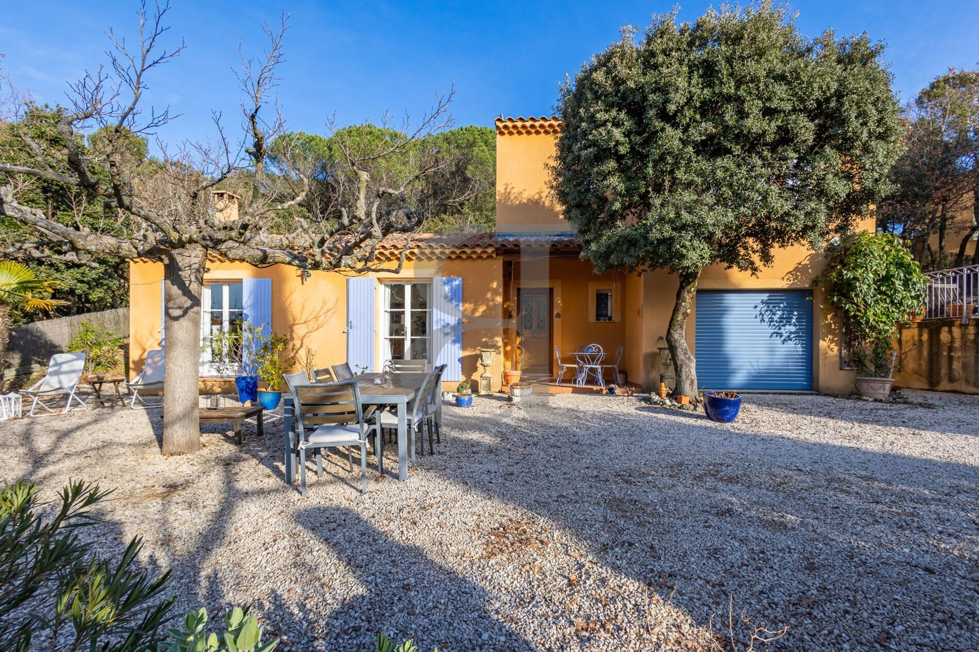 Hus i Sainte-Cecile-les-Vignes, Provence-Alpes-Cote d'Azur 11395797