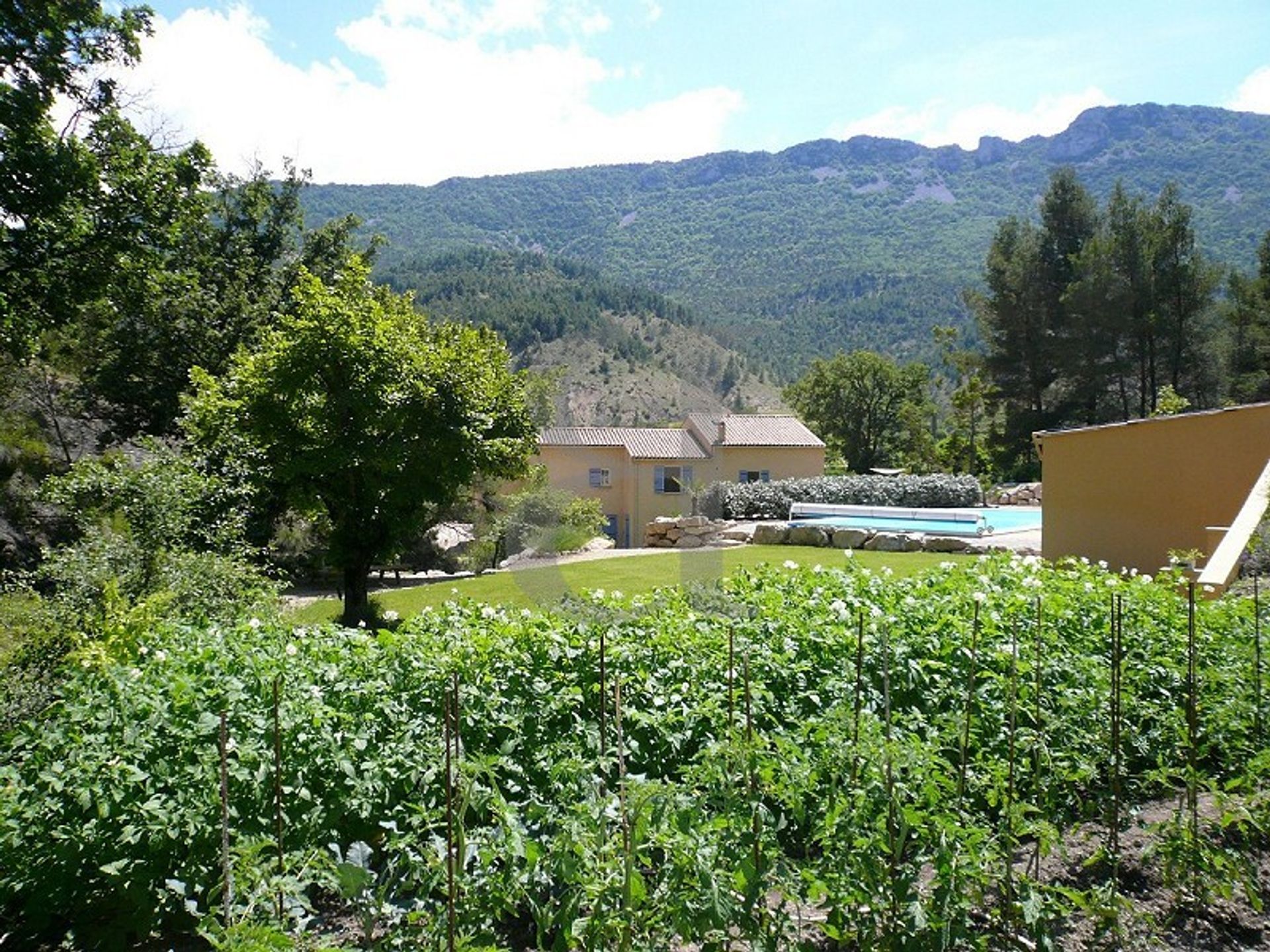 Talo sisään Buis-les-Baronnies, Auvergne-Rhone-Alpes 11395799