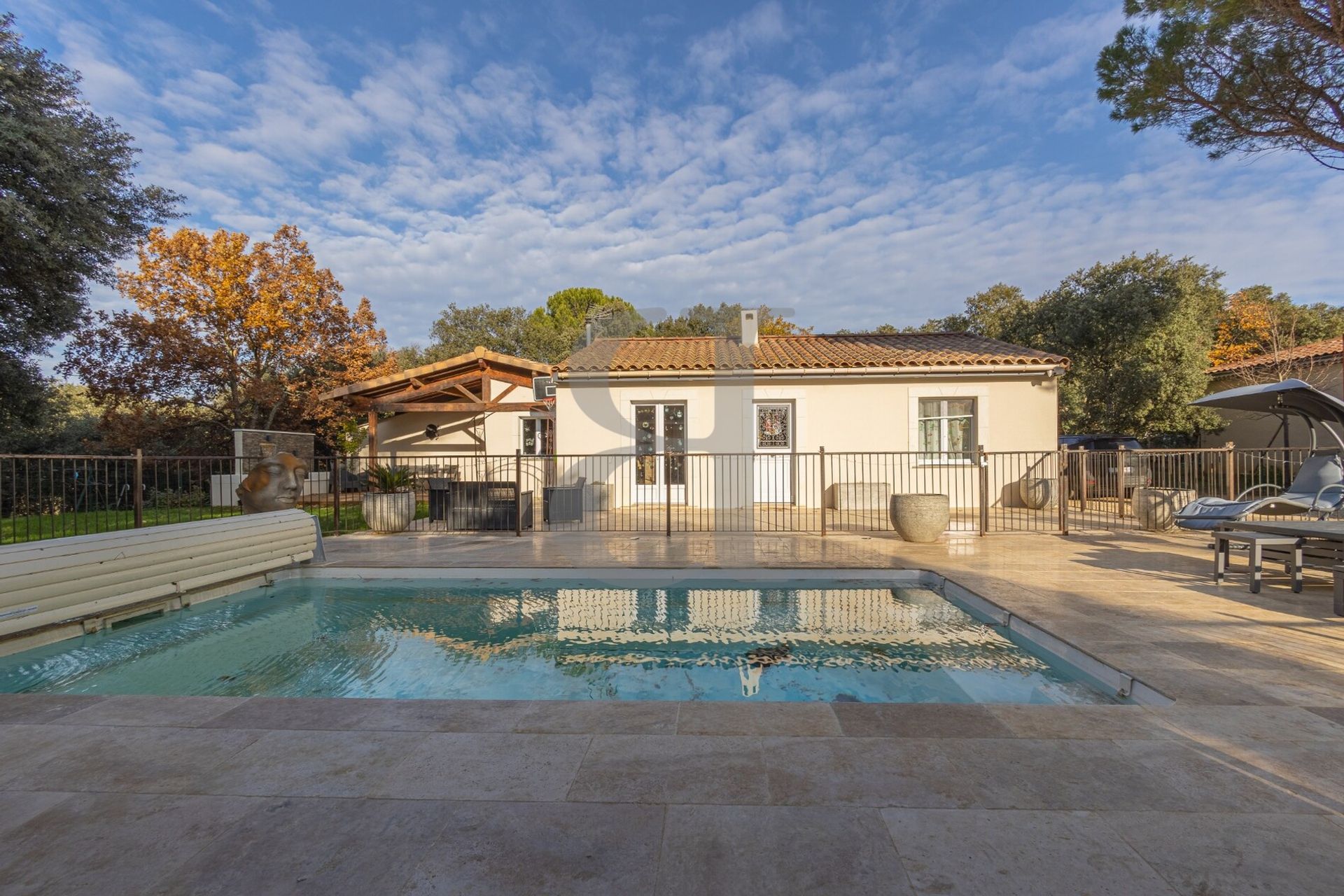 Hus i Sainte-Cecile-les-Vignes, Provence-Alpes-Cote d'Azur 11395865