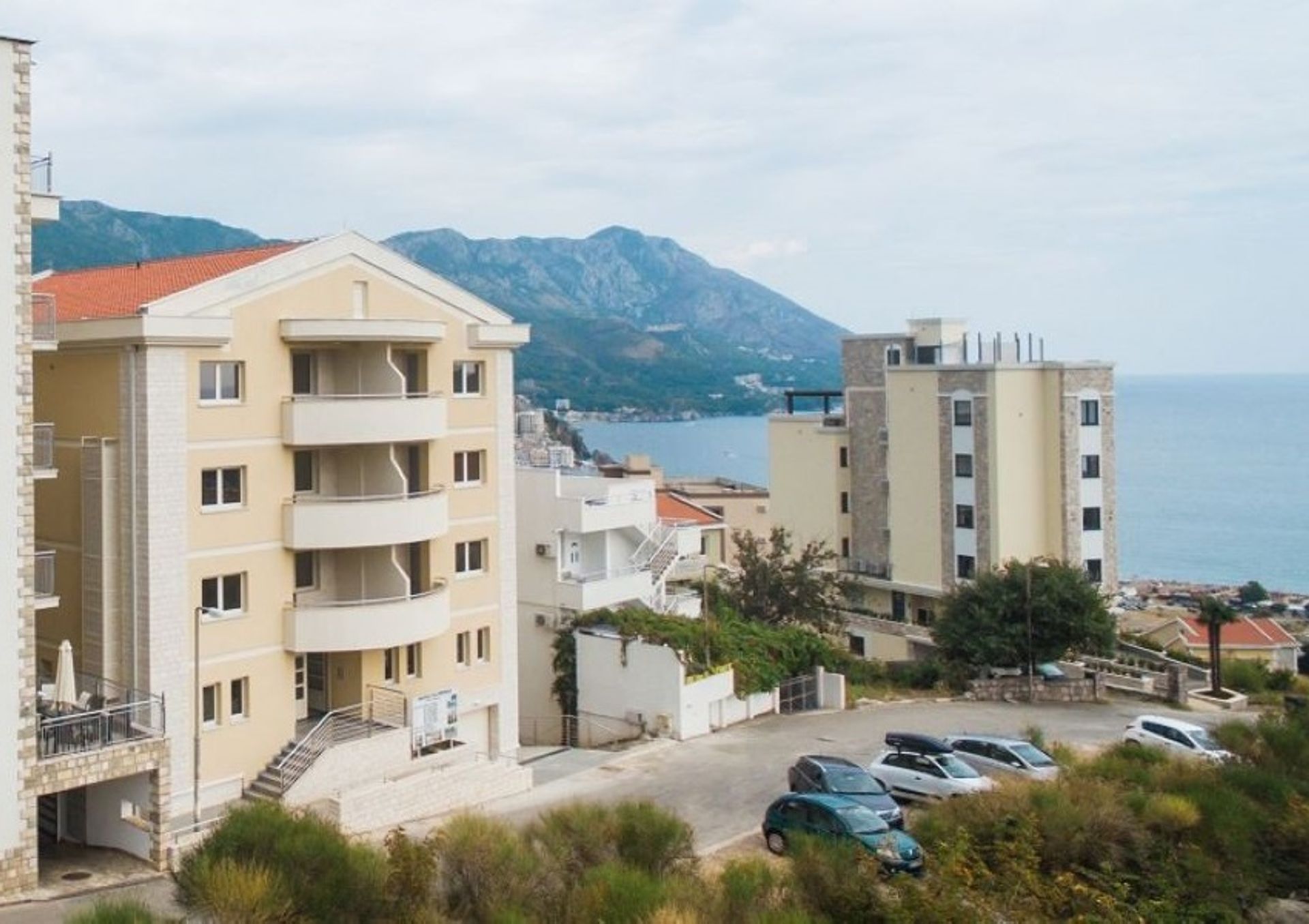 Condominium in Budva, Budva Municipality 11396117