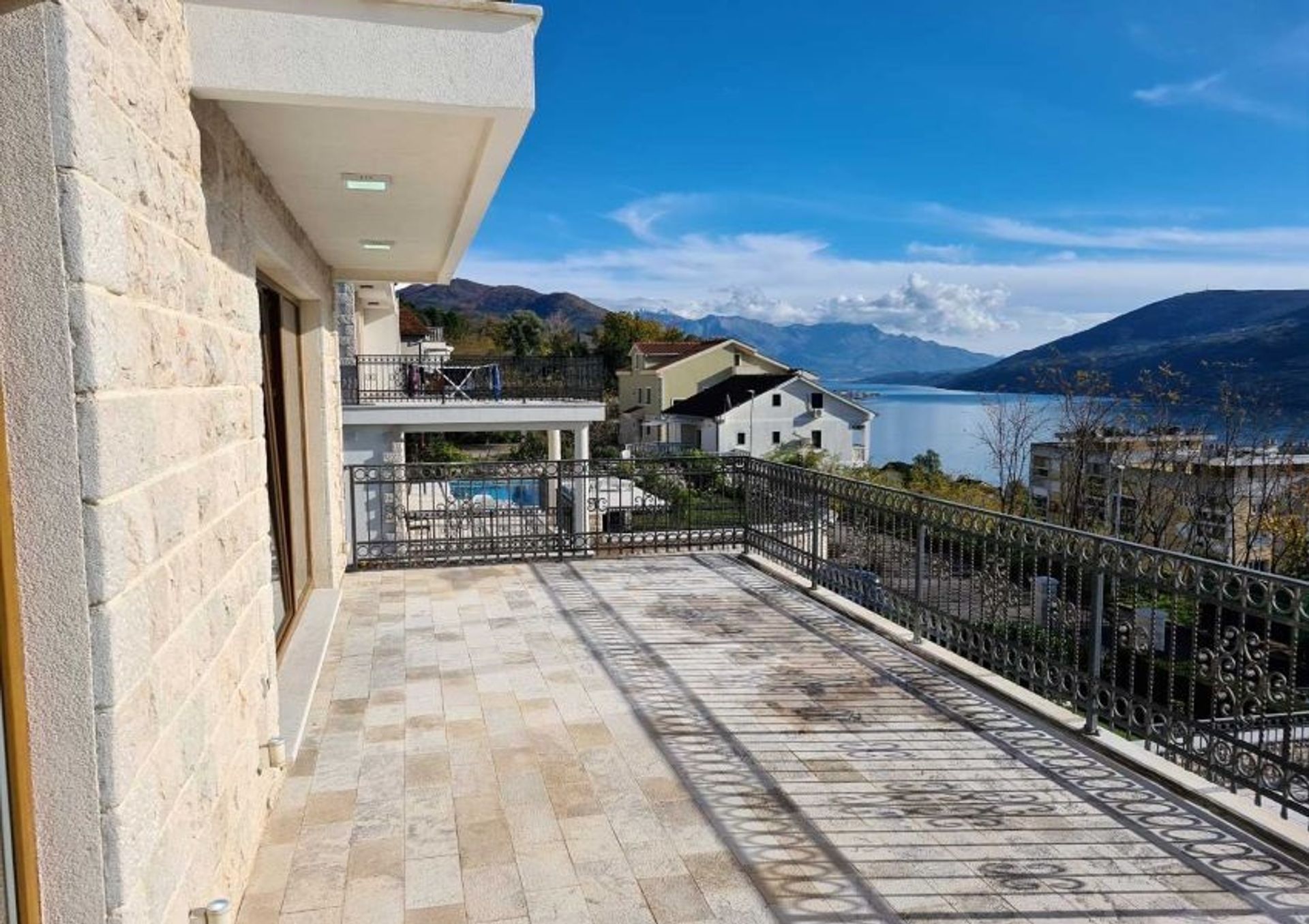 rumah dalam Herceg Novi, Herceg Novi Municipality 11396151