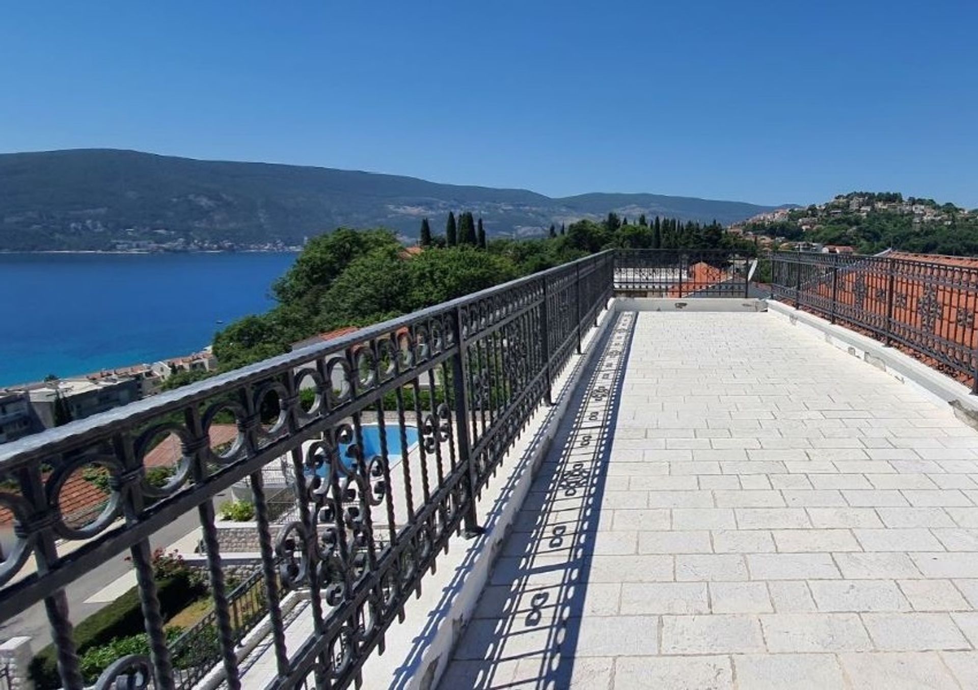 rumah dalam Herceg Novi, Herceg Novi Municipality 11396151