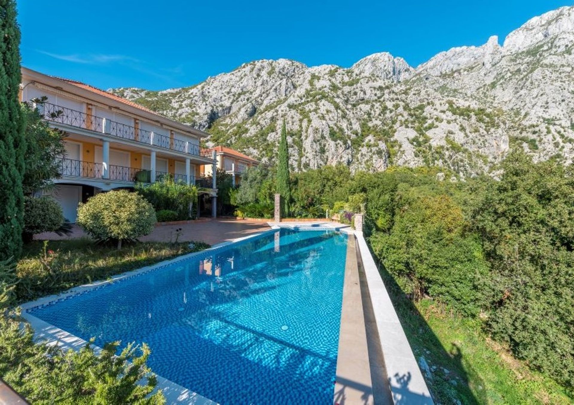 Condominio en Kotor, Kotor 11396167