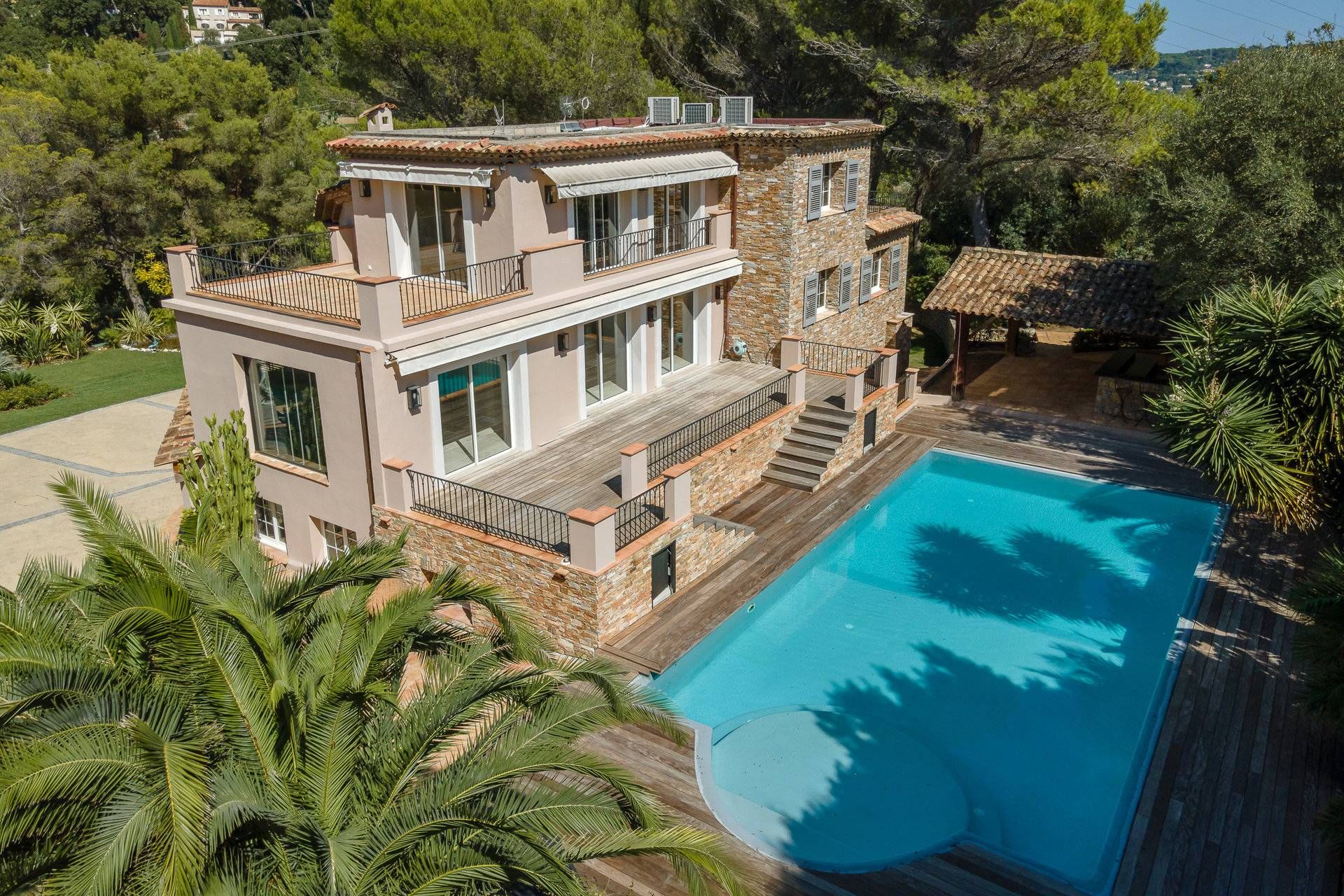 Talo sisään Mougins, Provence-Alpes-Côte d'Azur 11396203