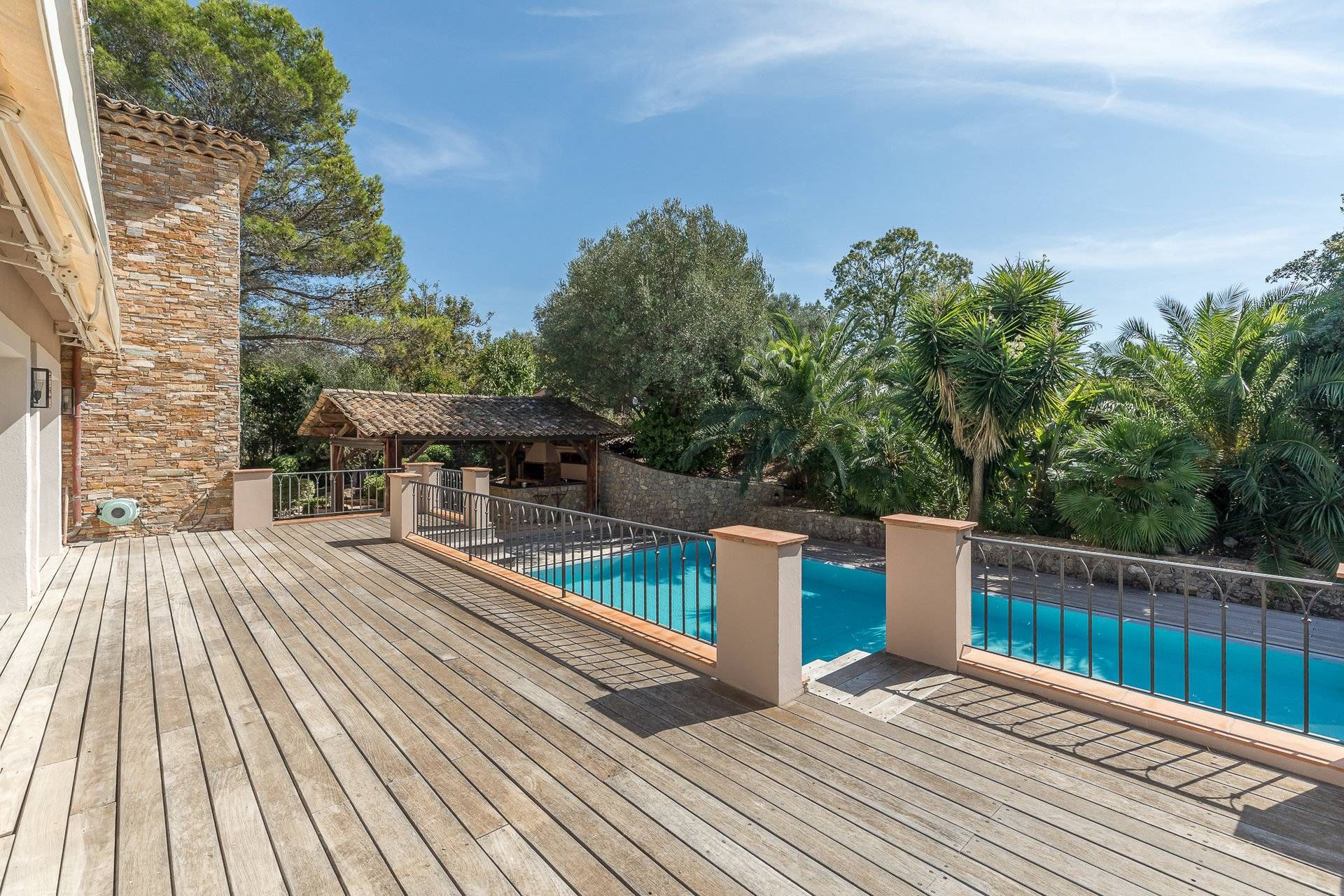 Talo sisään Mougins, Provence-Alpes-Côte d'Azur 11396203