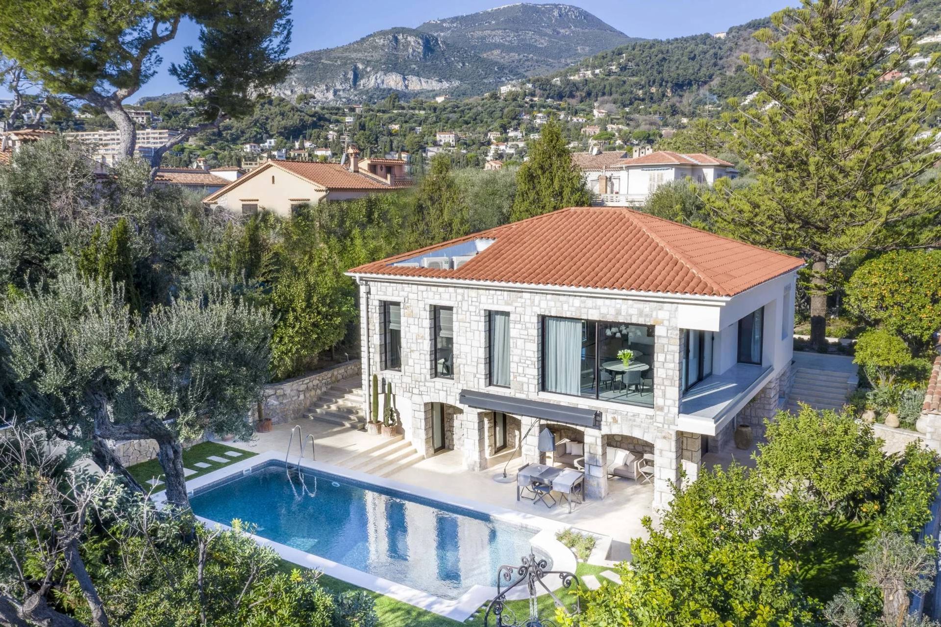 Talo sisään Cap Martin, Provence-Alpes-Cote d'Azur 11396248