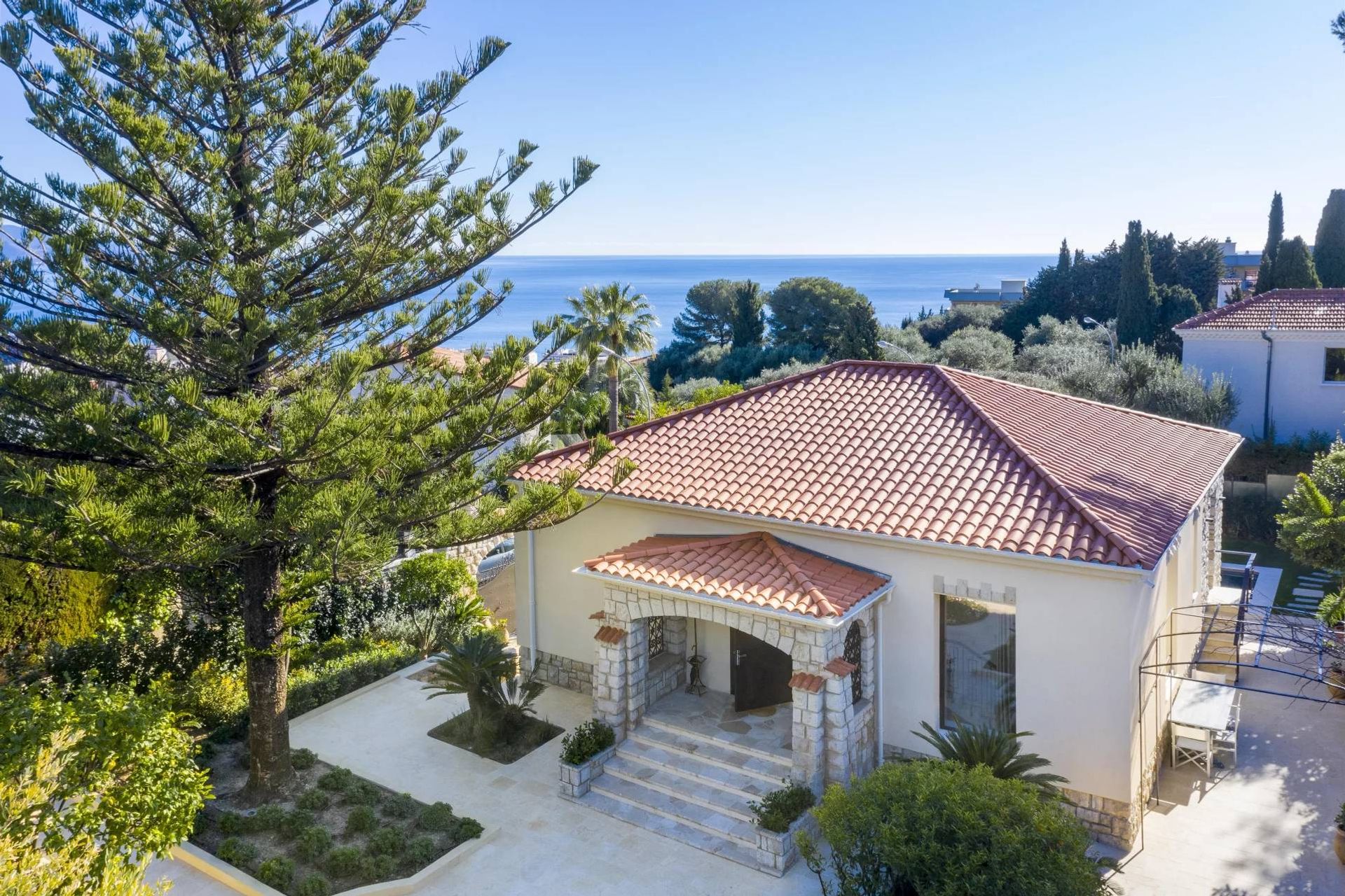 Talo sisään Cap Martin, Provence-Alpes-Cote d'Azur 11396248