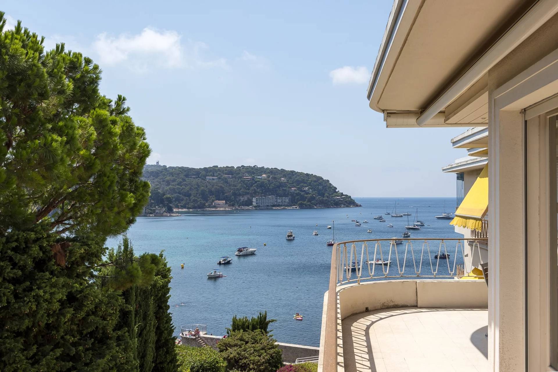 Condominium in Beaulieu-sur-Mer, Provence-Alpes-Côte d'Azur 11396262