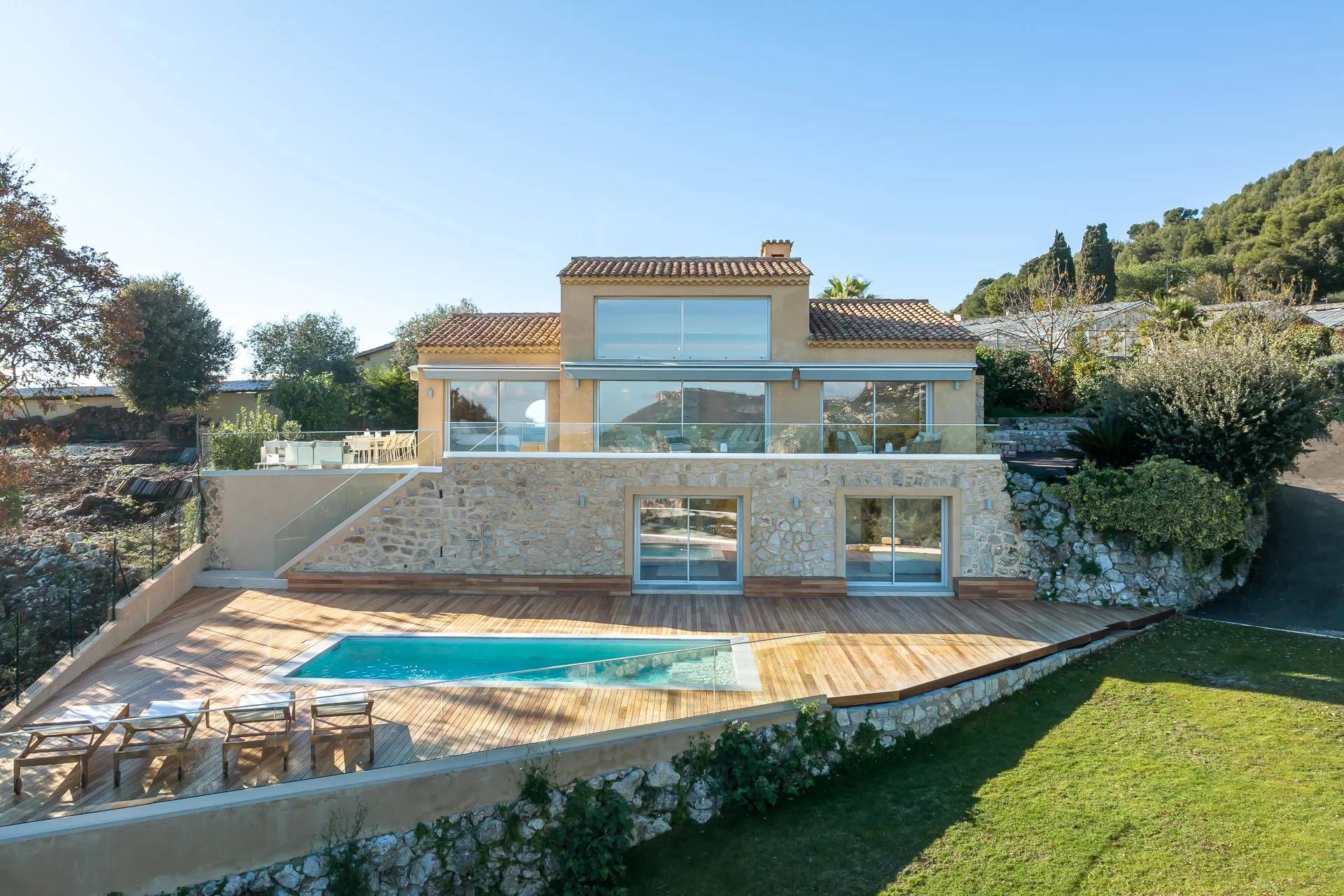 Talo sisään Beaulieu-sur-Mer, Provence-Alpes-Cote d'Azur 11396277