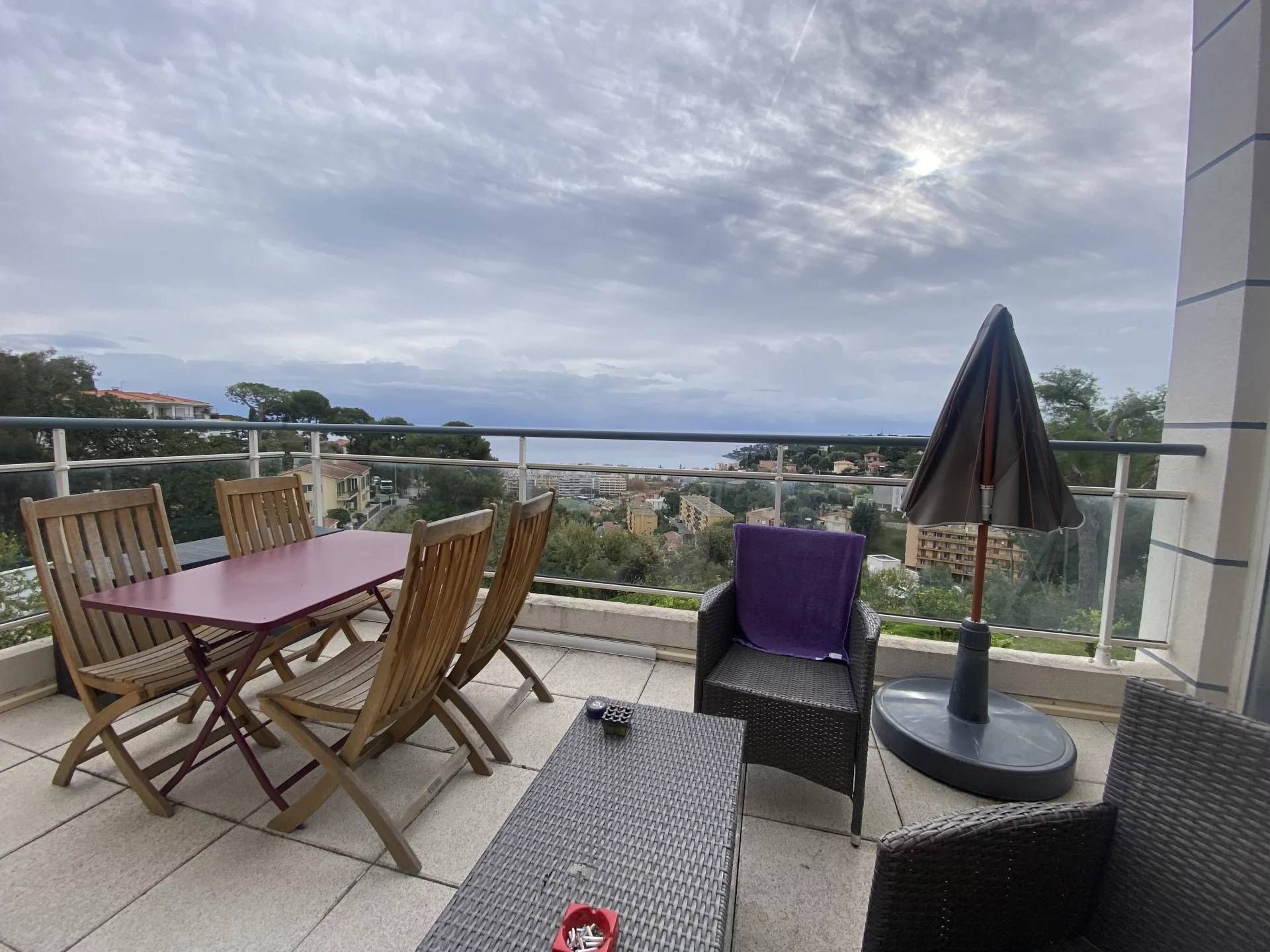 Osakehuoneisto sisään Roquebrune-Cap-Martin, Provence-Alpes-Côte d'Azur 11396283