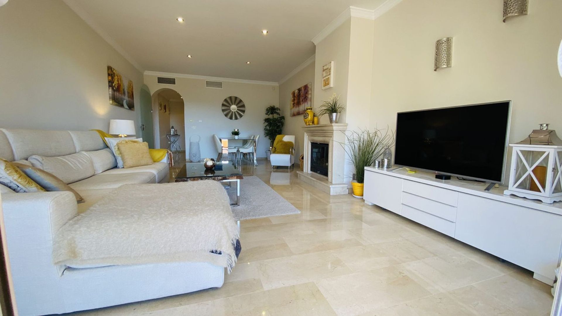 Condominium in Marbella, Andalucía 11398388