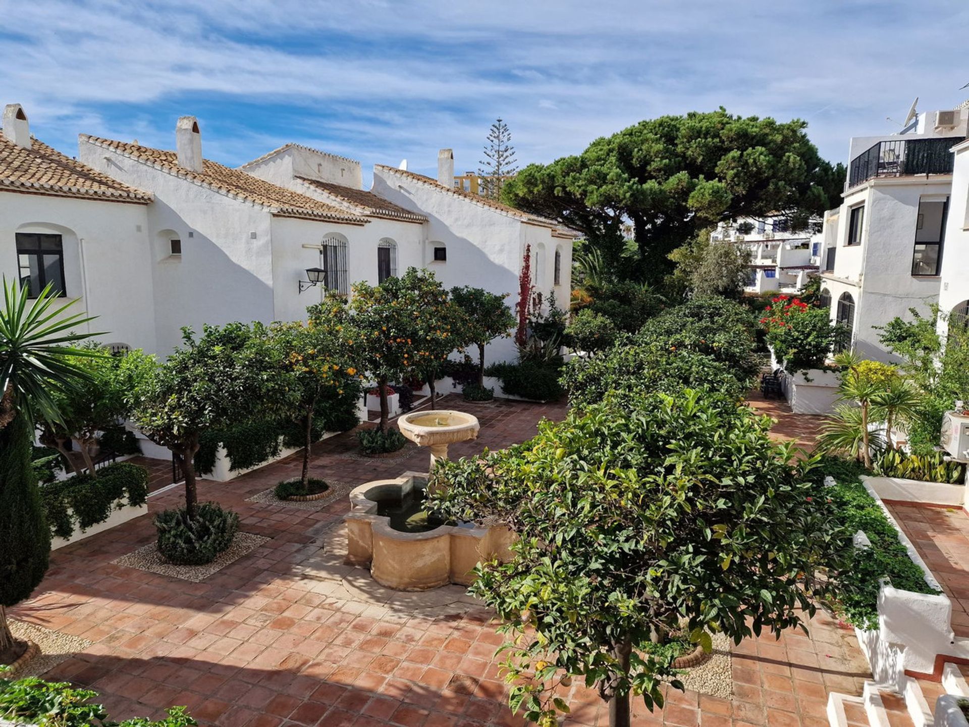 عمارات في Sitio de Calahonda, Andalusia 11398769