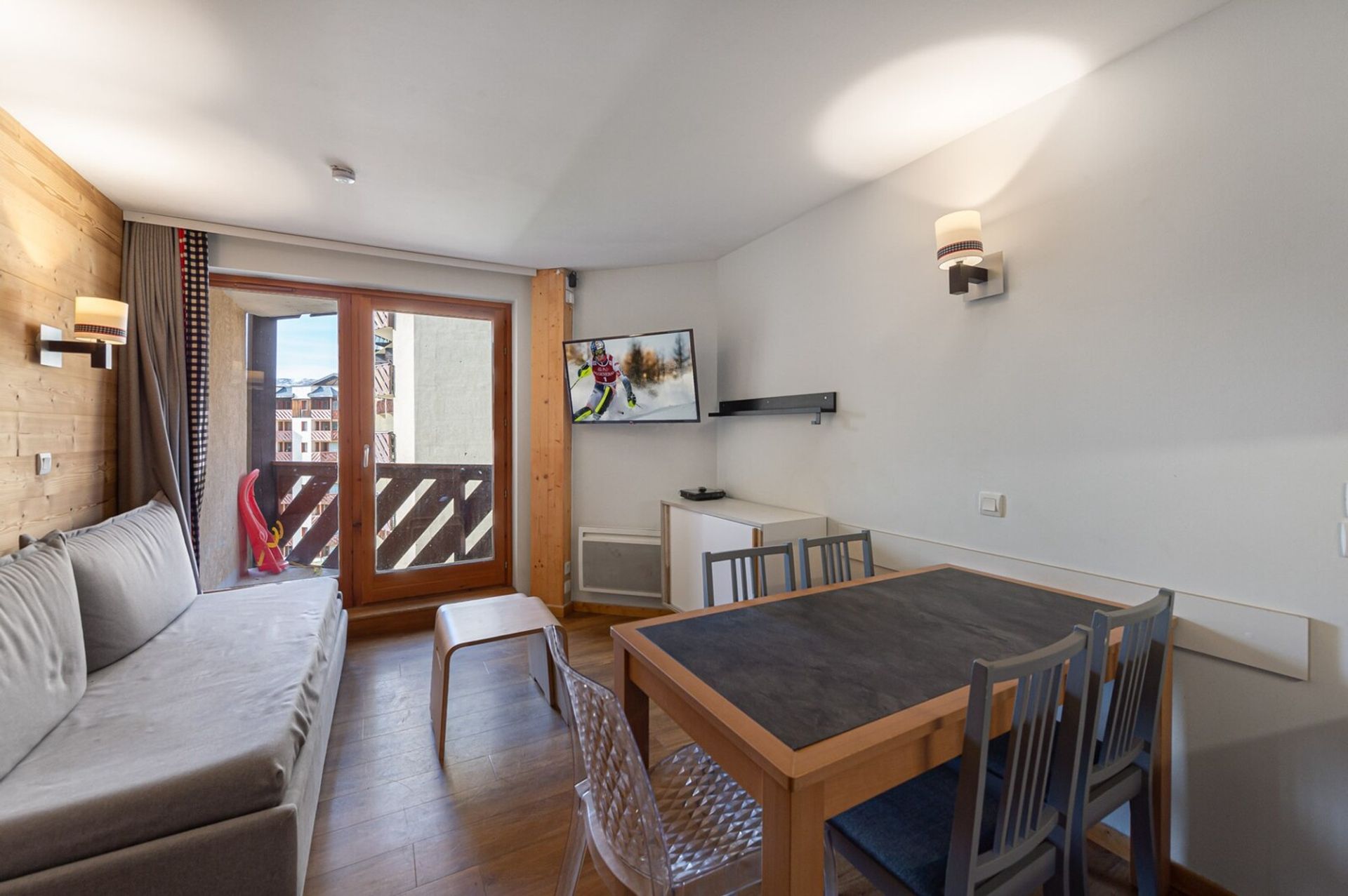 Condominium in Orelle, Auvergne-Rhône-Alpes 11399742