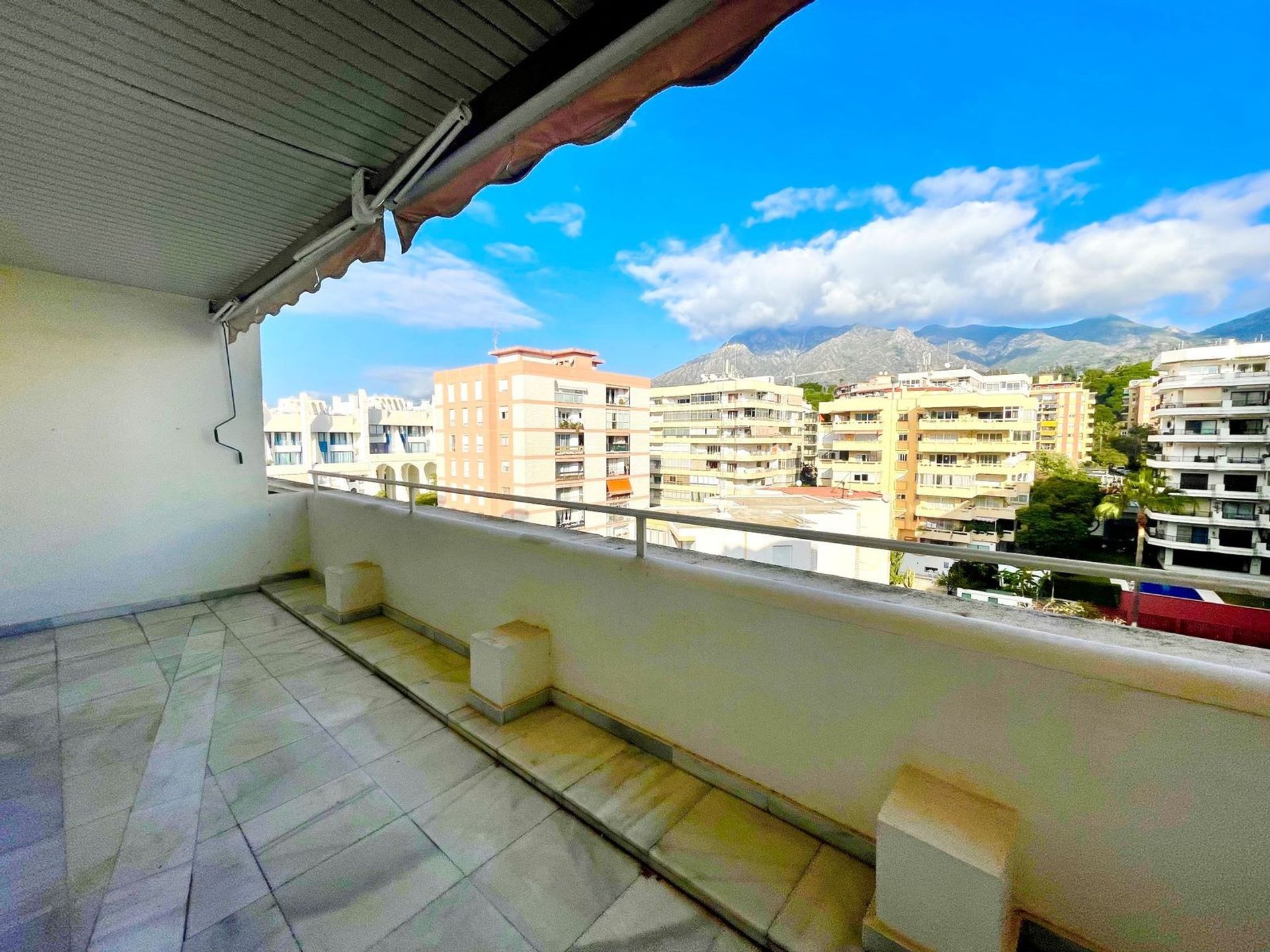 Condominium in Marbella, Andalusia 11400668