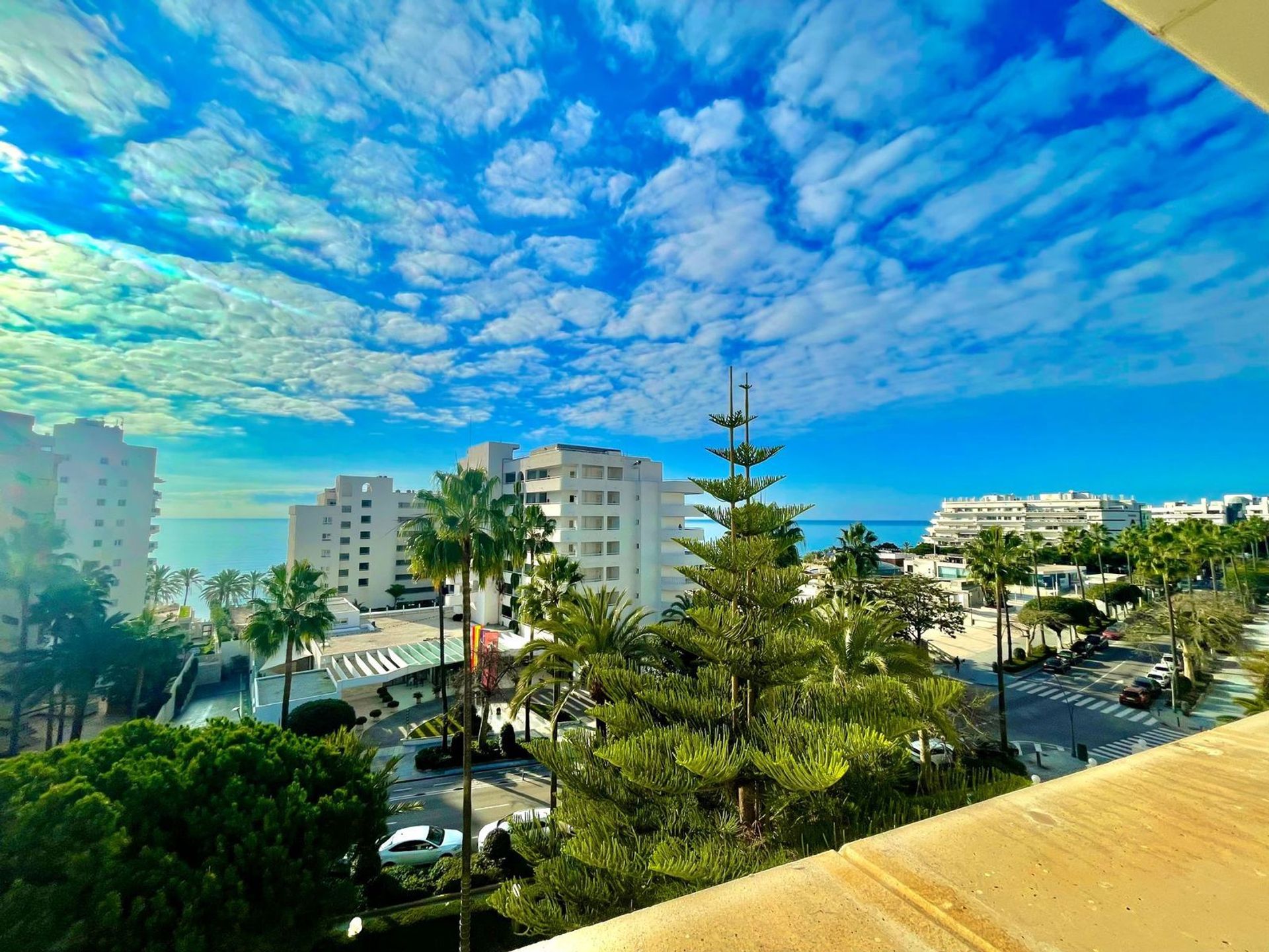 Condominium in Marbella, Andalusia 11400668