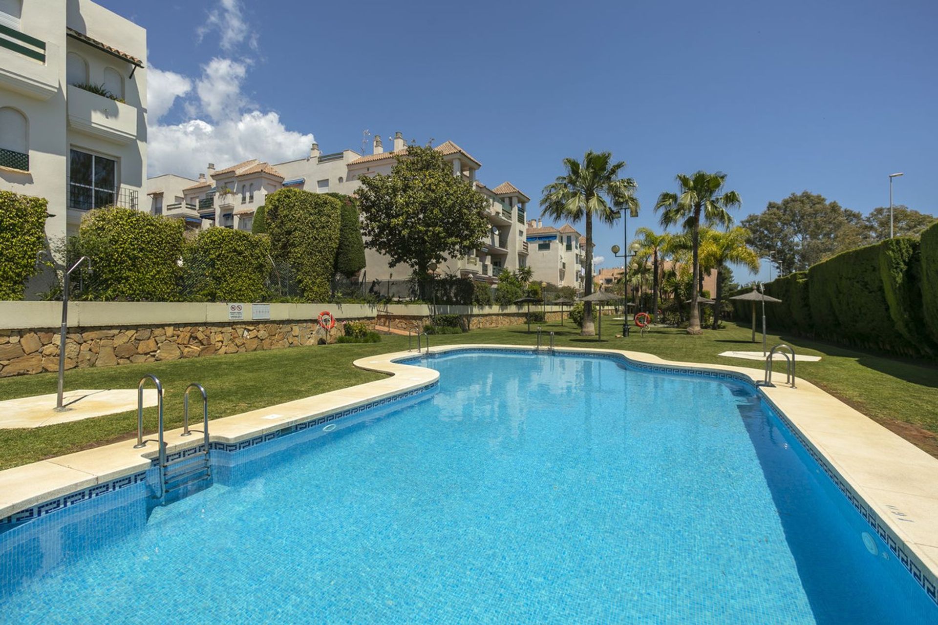 Condominium in Marbella, Andalucía 11401057