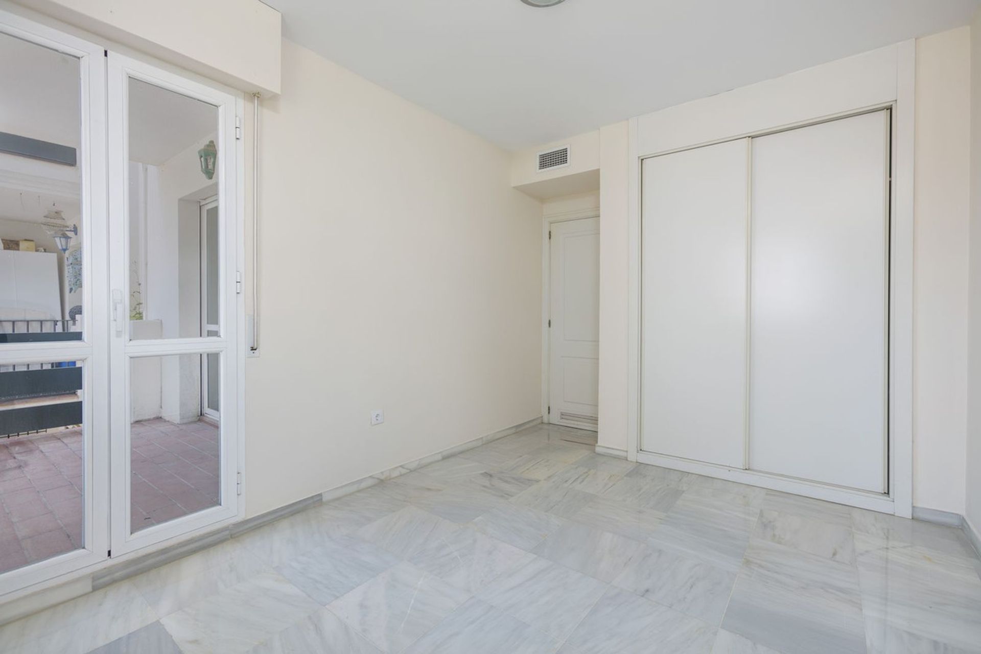 Condominium in Marbella, Andalucía 11401057