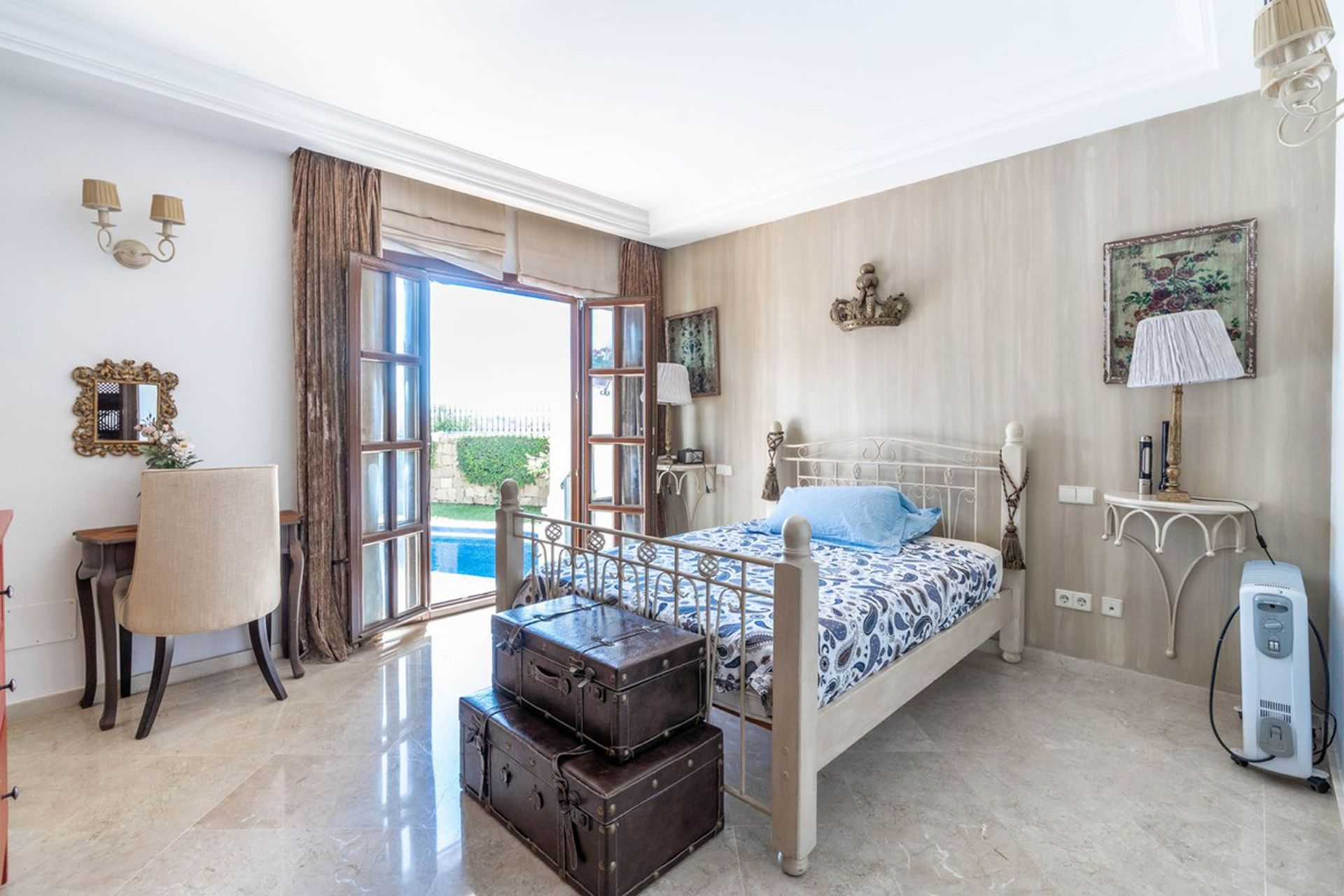 Huis in Marbella, Andalusia 11401792