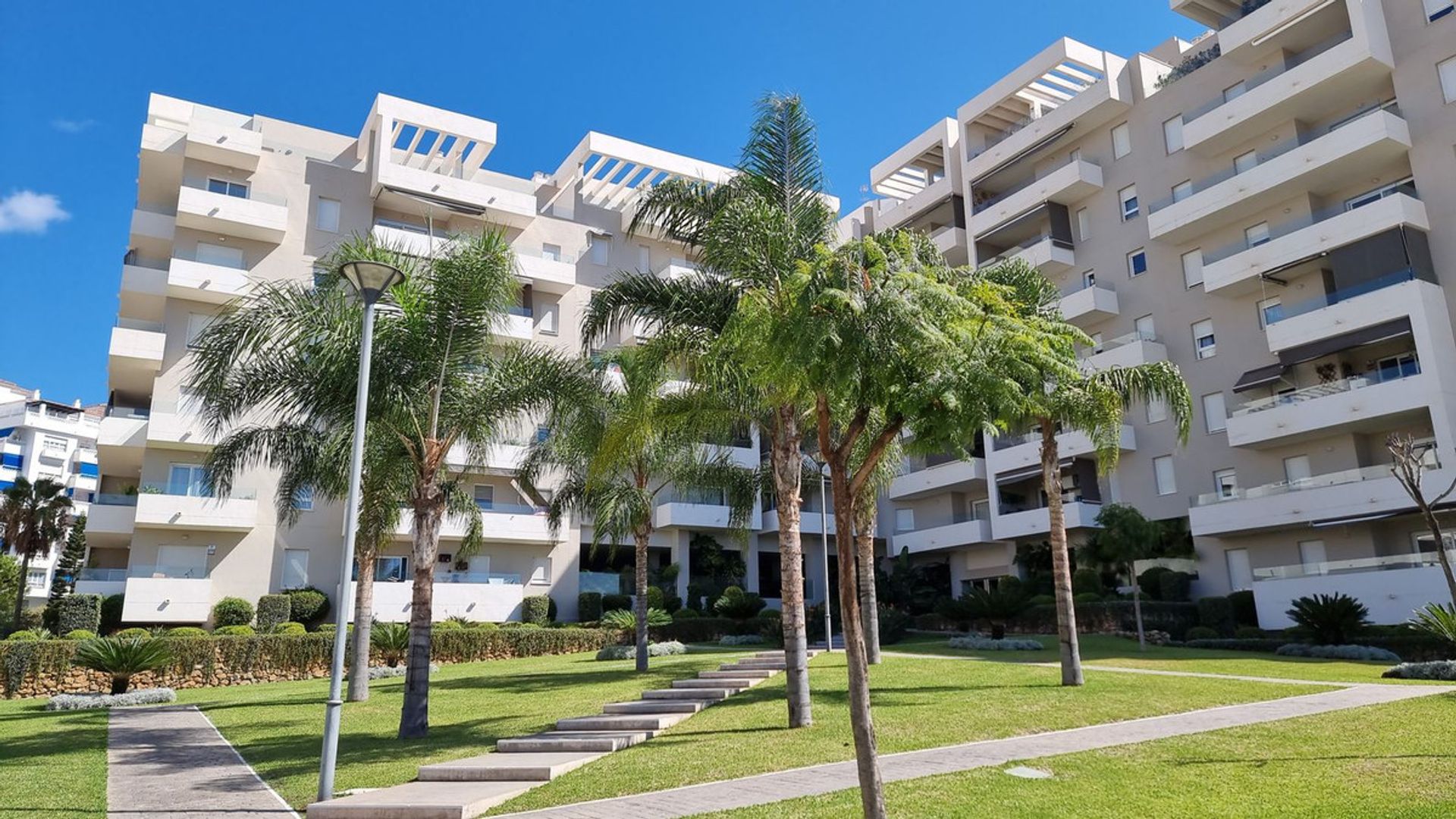 Condominium in Marbella, Andalucía 11402439