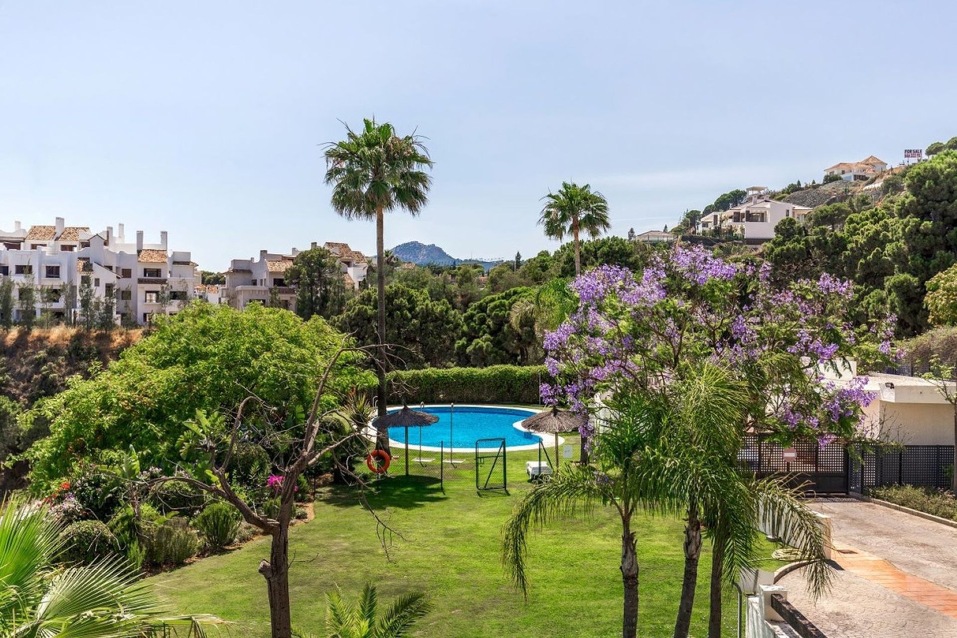 Condominium in Benahavís, Andalusia 11402535