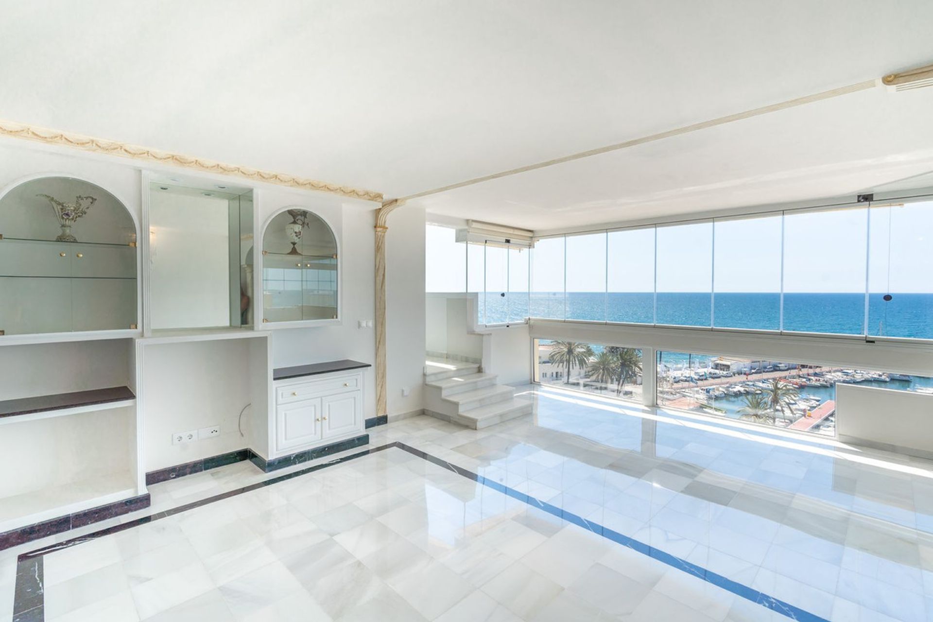 Condominium in Marbella, Andalusia 11402660