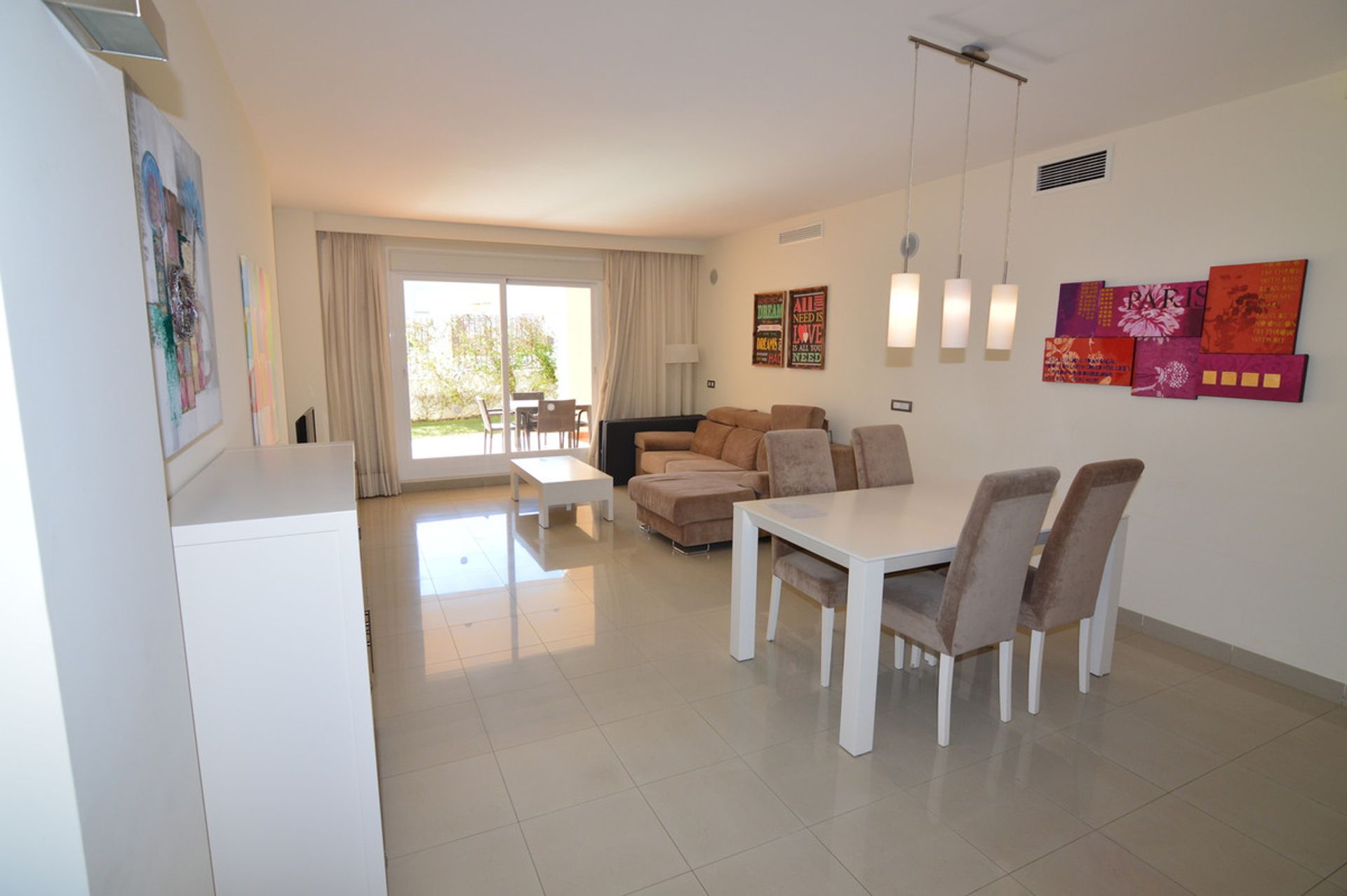 Condominium in Marbella, Andalucía 11402809