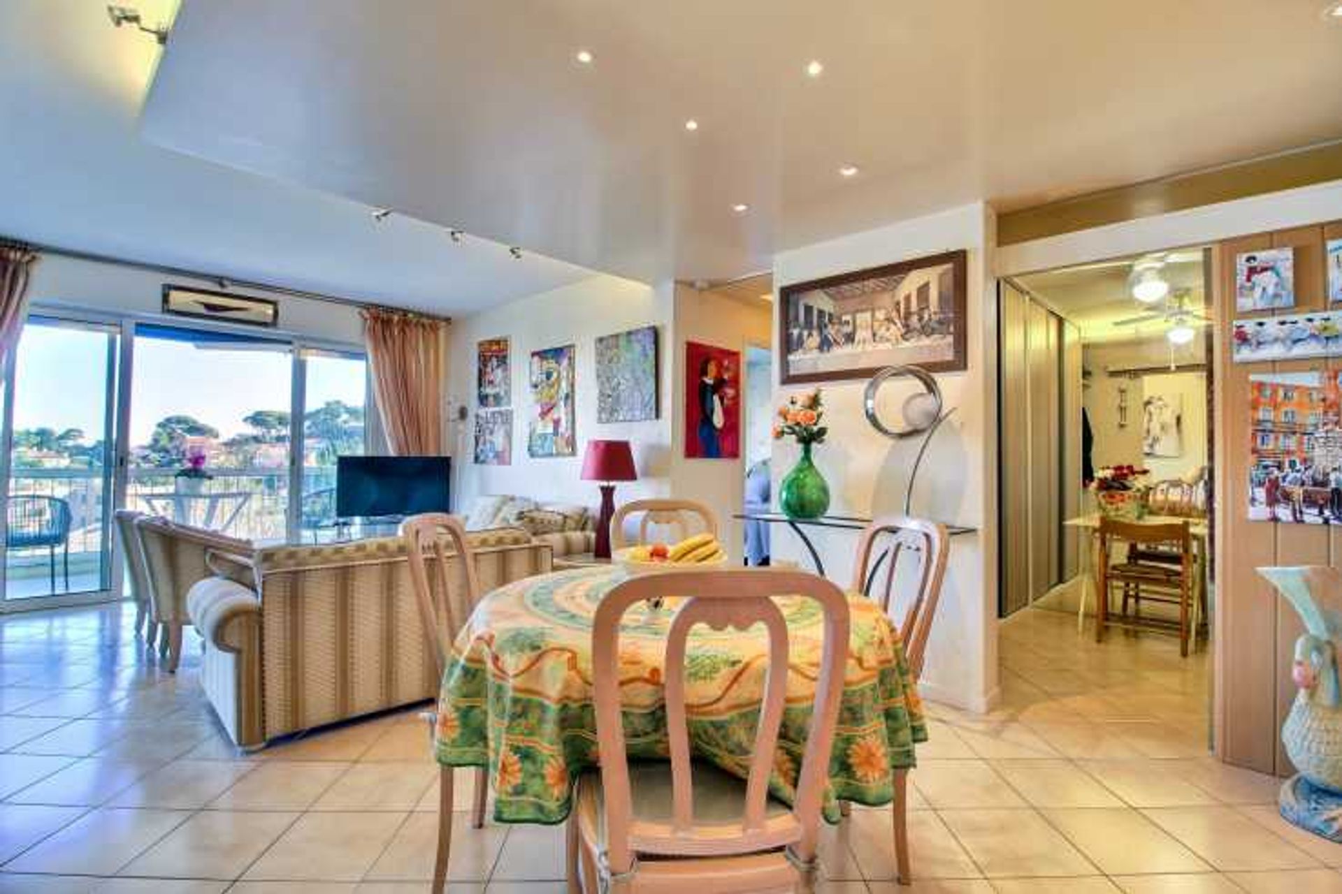 Condominium in Antibes, Provence-Alpes-Cote d'Azur 11403836