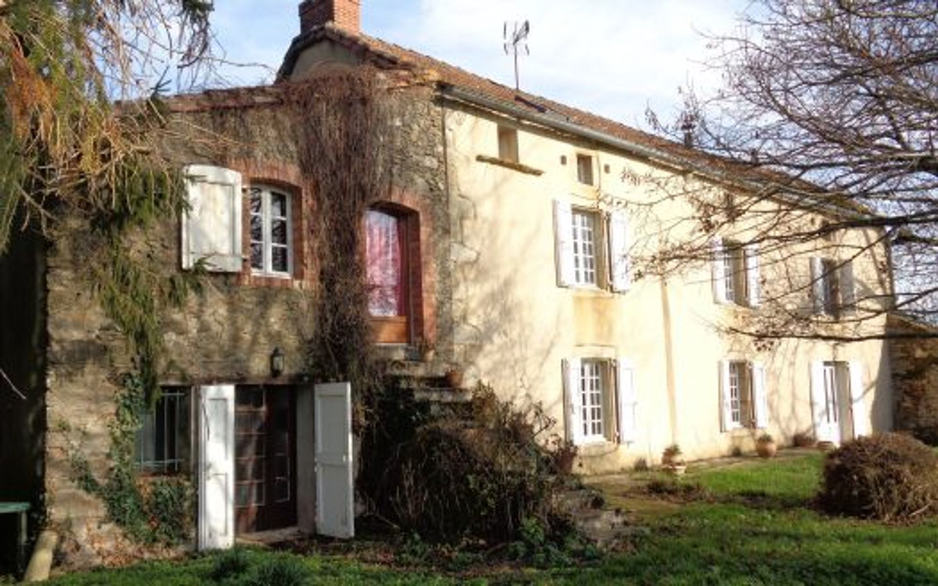 Rumah di Monesties, Occitanie 11404121