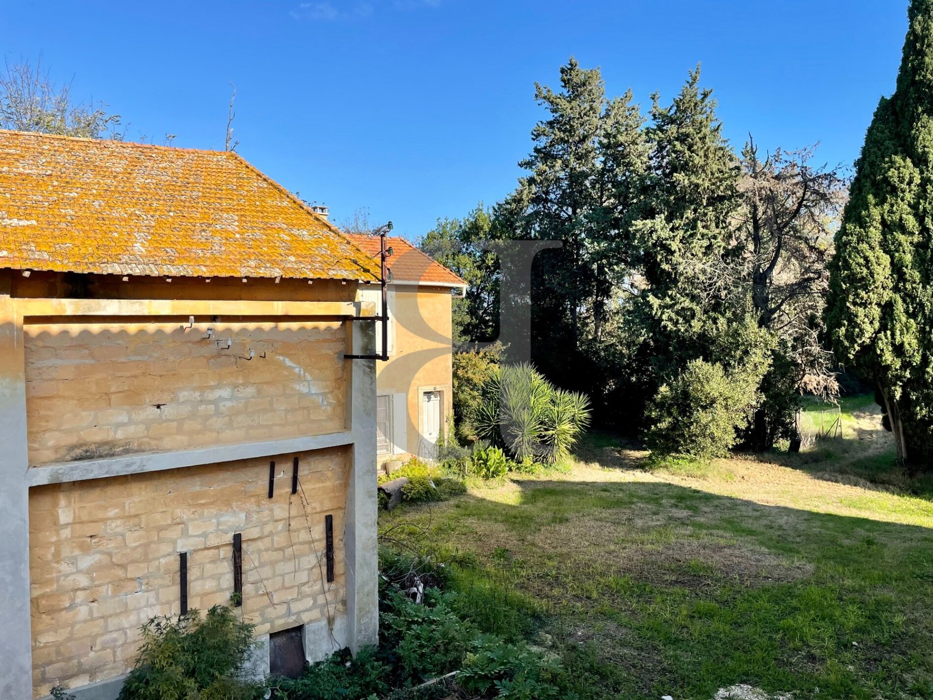 σπίτι σε Arles, Provence-Alpes-Côte d'Azur 11404136