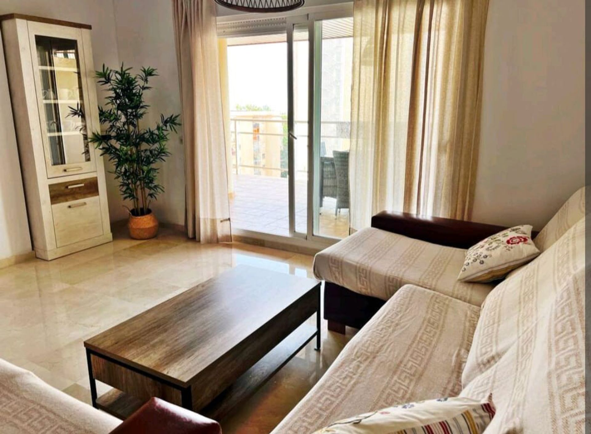 Condominio en Fuengirola, Andalucía 11404357