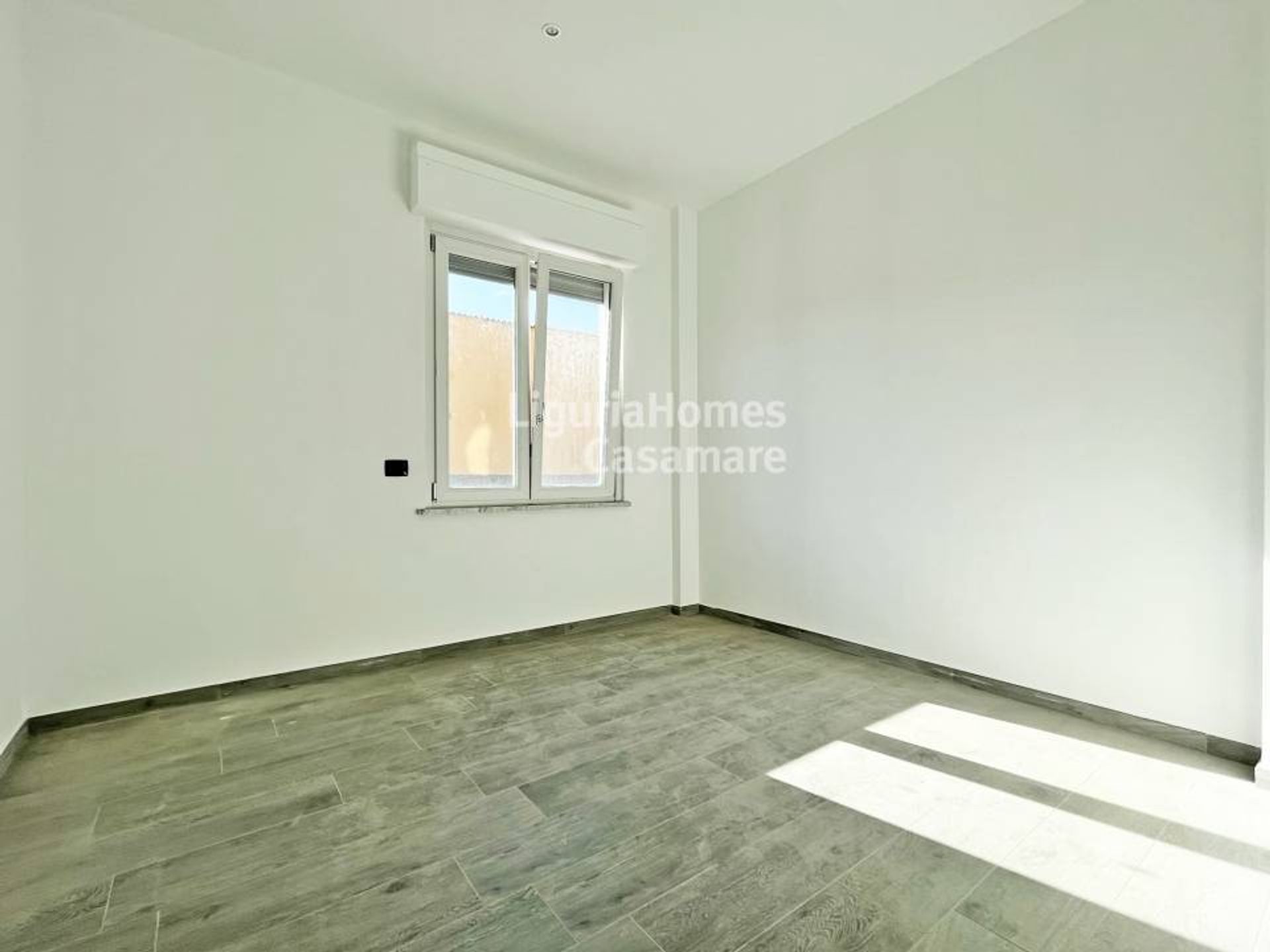 Кондоминиум в San Lorenzo al Mare, Liguria 11404686