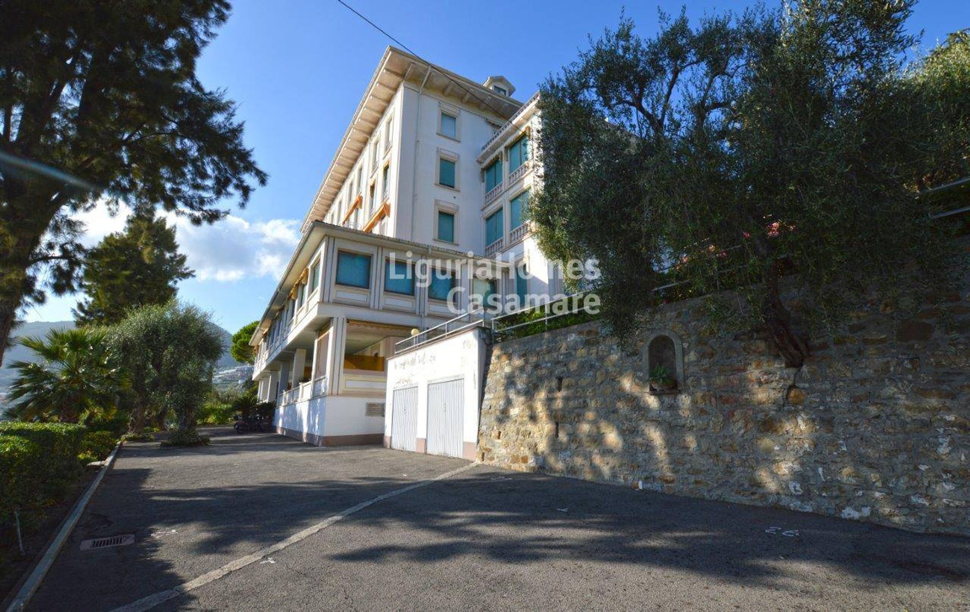 Condominium dans Ospedaletti, Ligurie 11404720