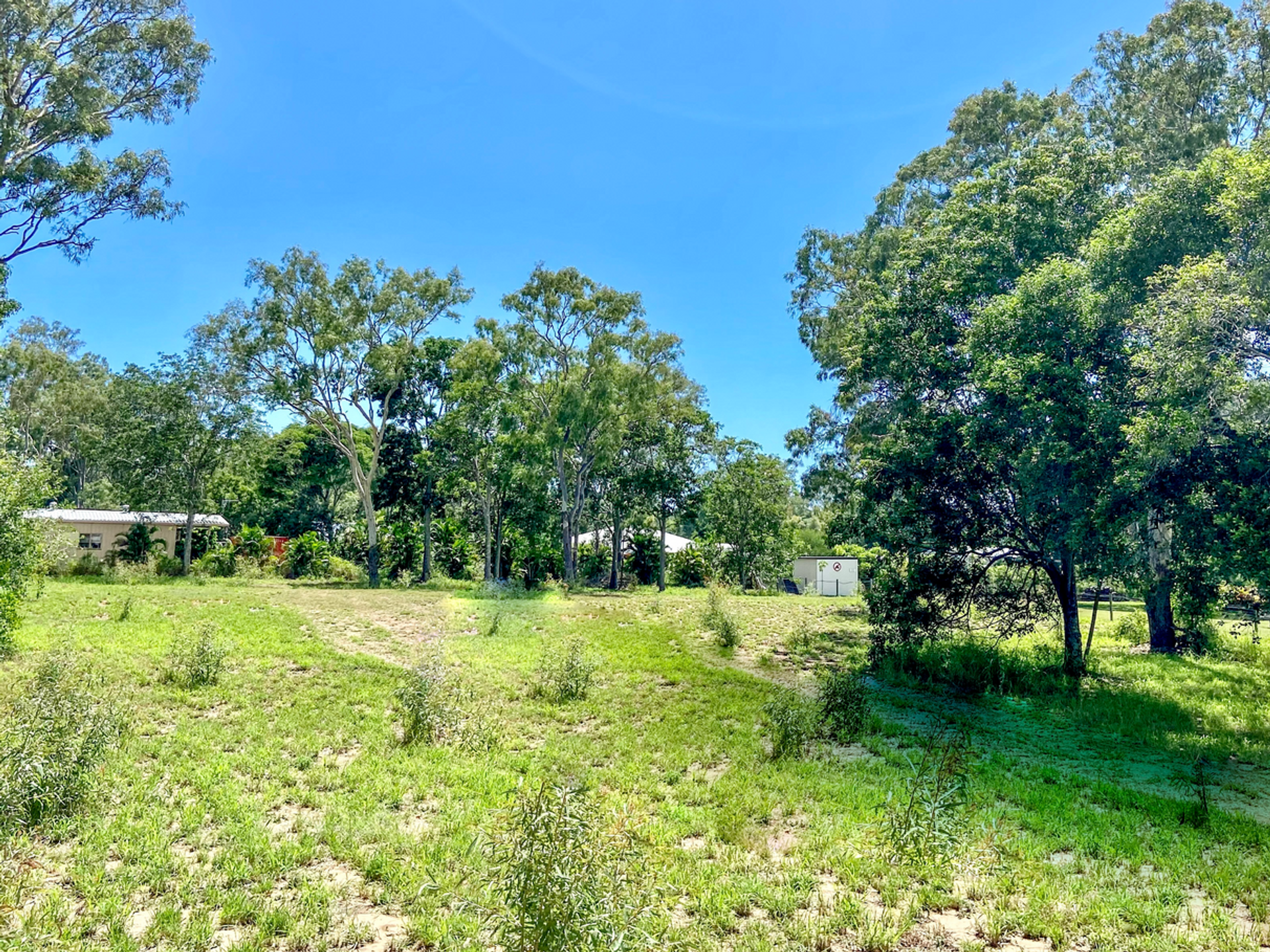 Land i Moore Park Beach, Queensland 11405601