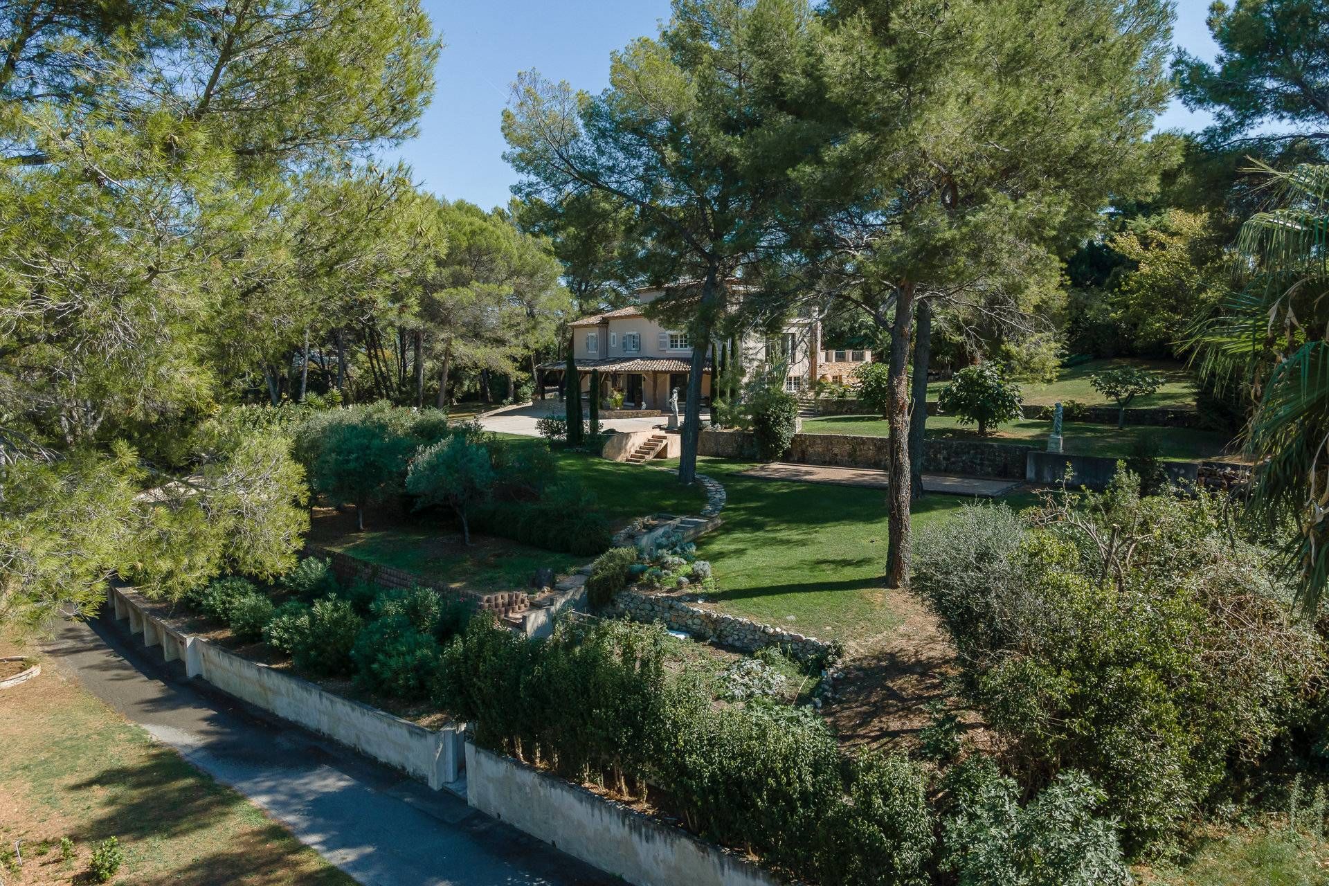 Будинок в Mougins, Provence-Alpes-Côte d'Azur 11405644