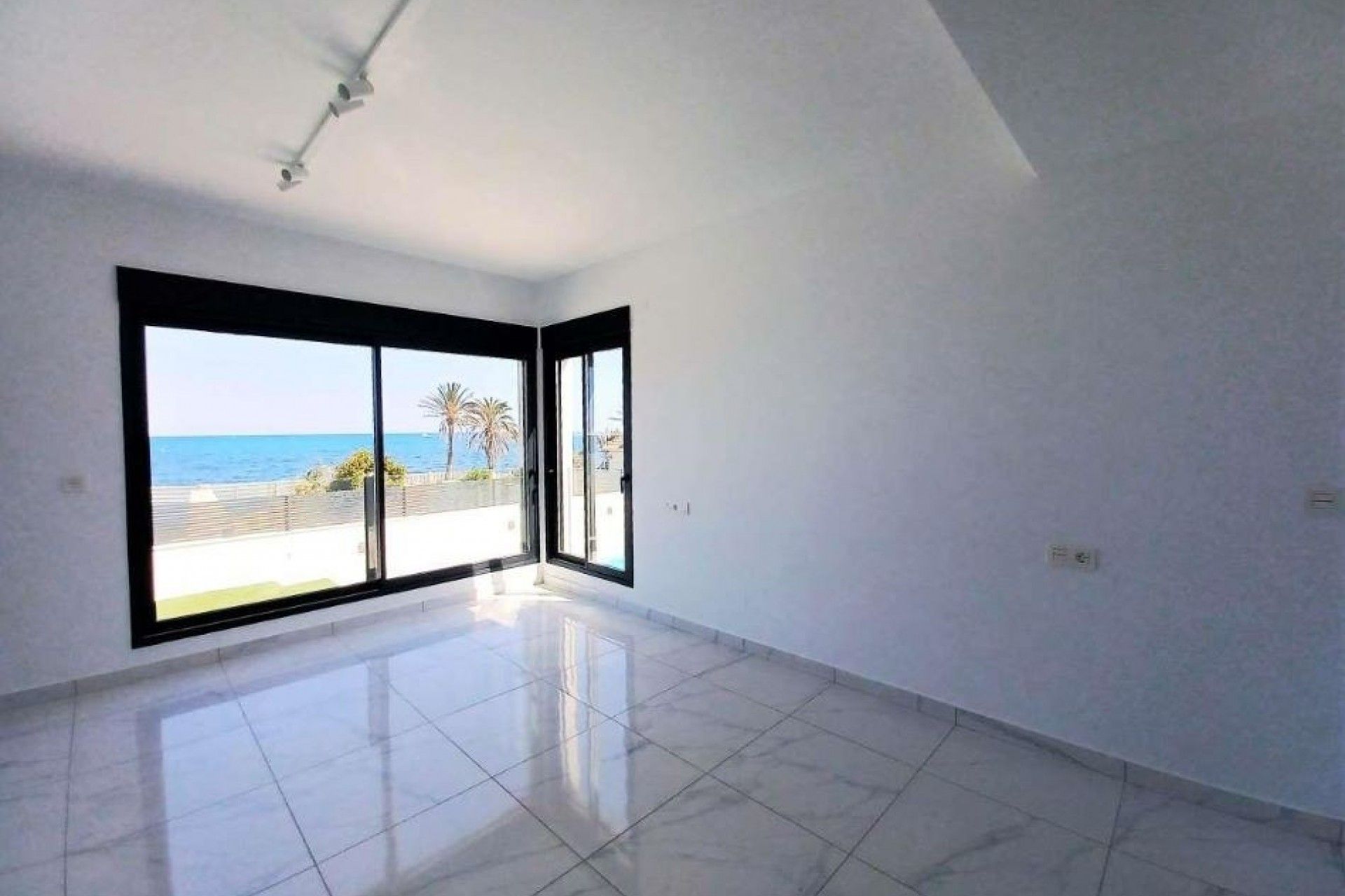 Hus i Torrevieja, 7 Avenida del Pacífico 11412160