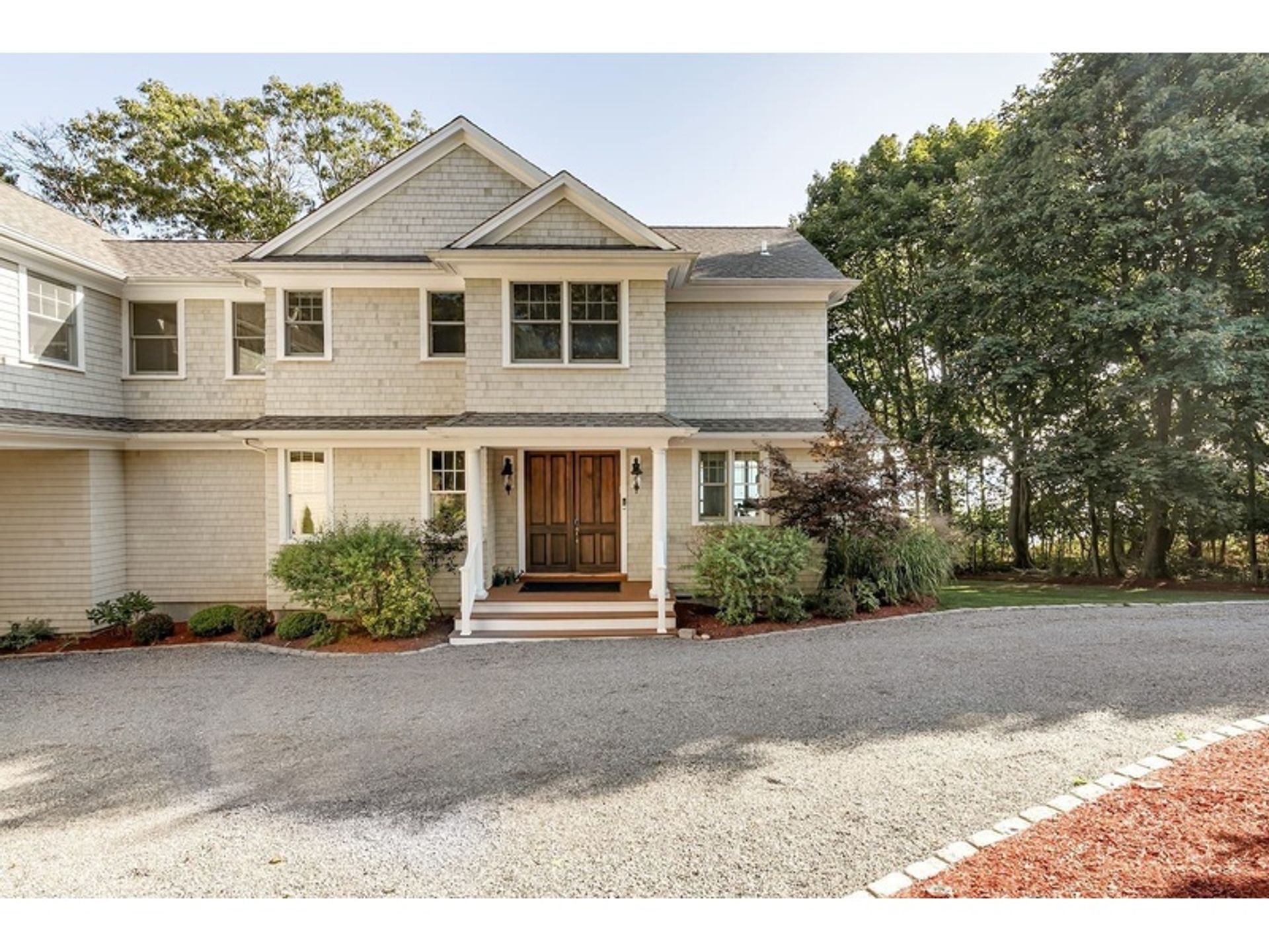 House in Hampton Bays, New York 11437970