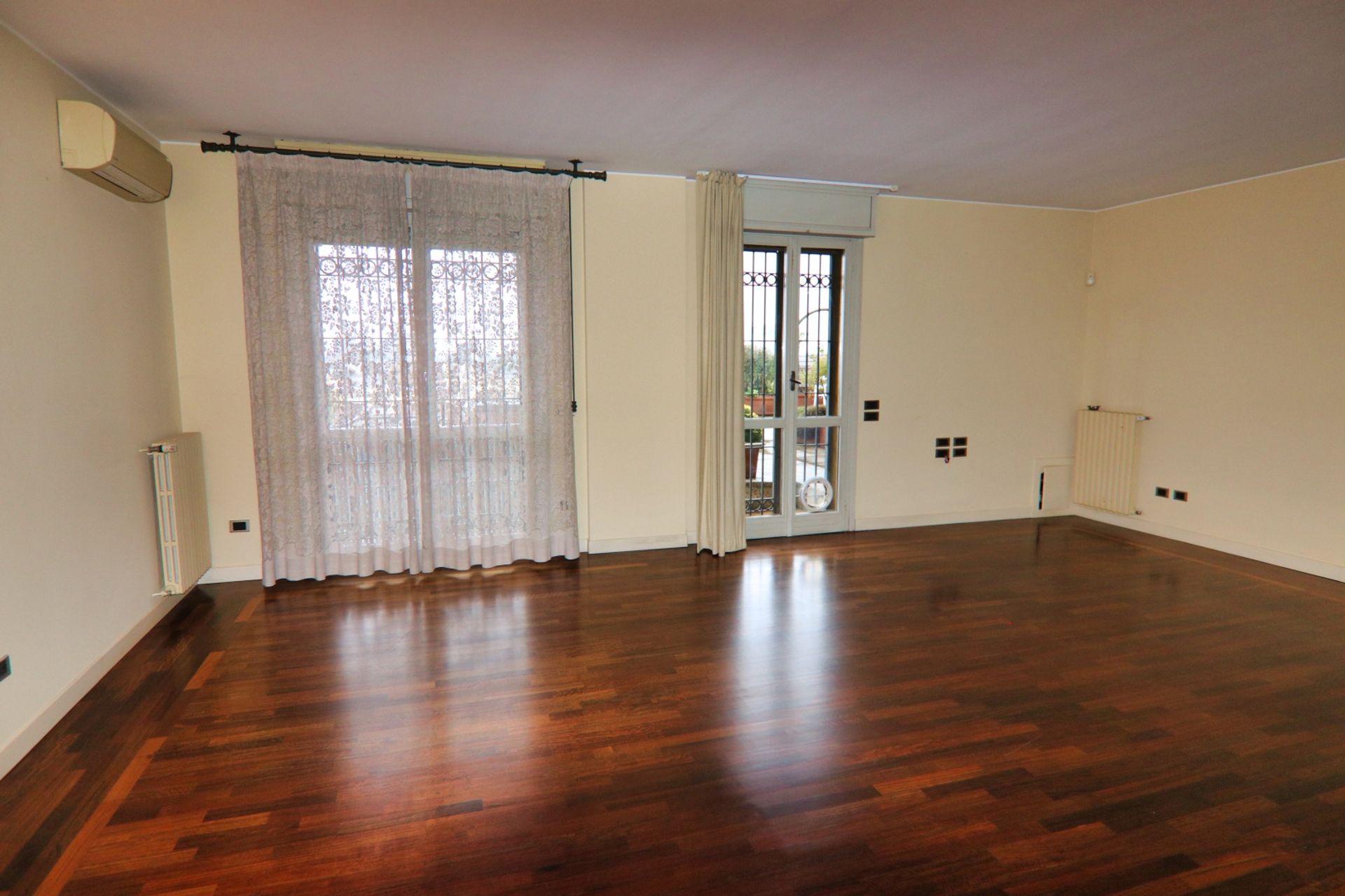 Condominium in Modena, Emilia-Romagna 11490980