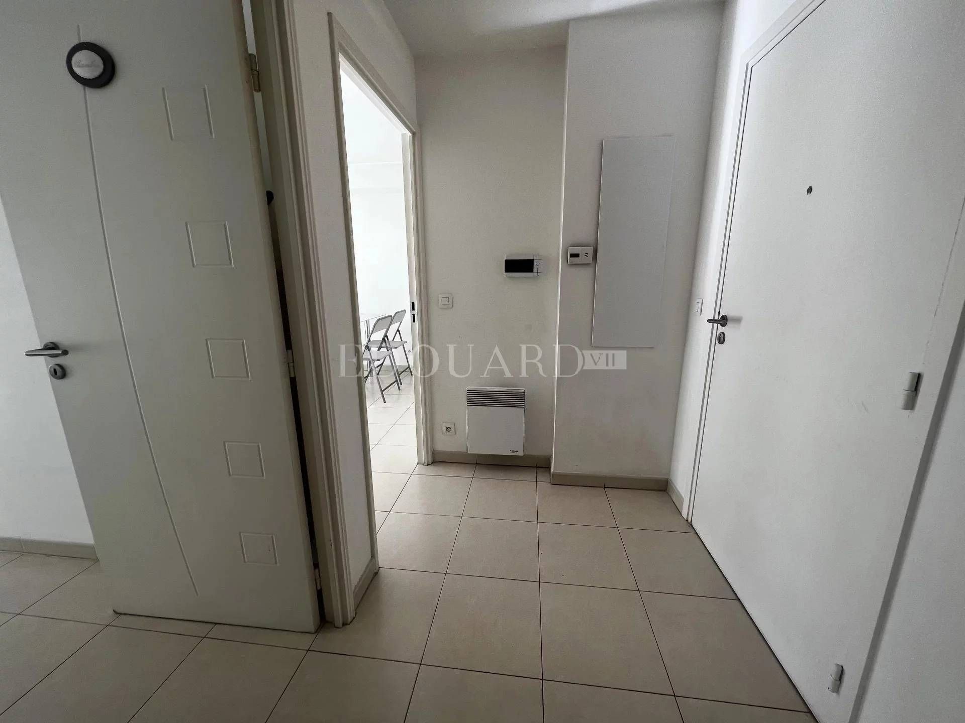 Condominium in Menton, Provence-Alpes-Côte d'Azur 11492369