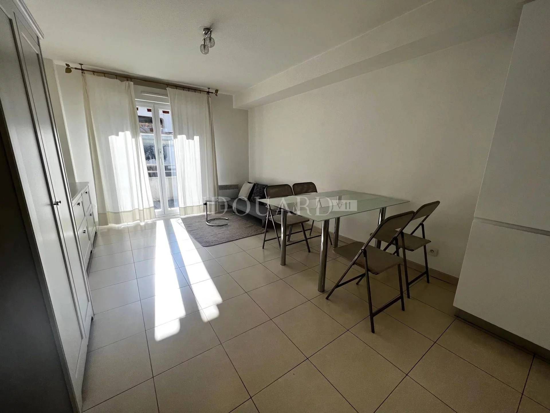 Condominium in Menton, Provence-Alpes-Côte d'Azur 11492369