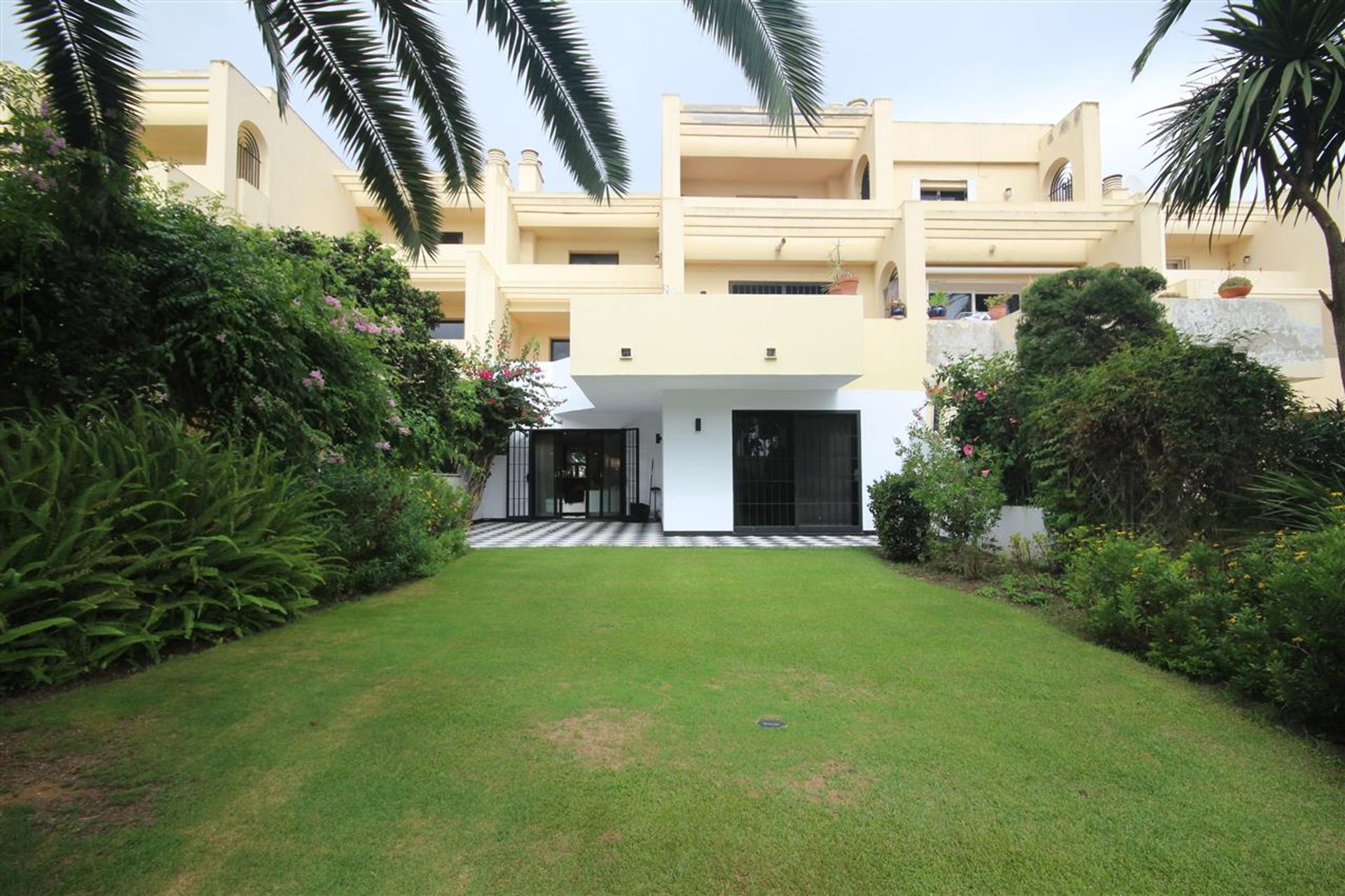 Condominio en San Roque, Andalucía 11497297