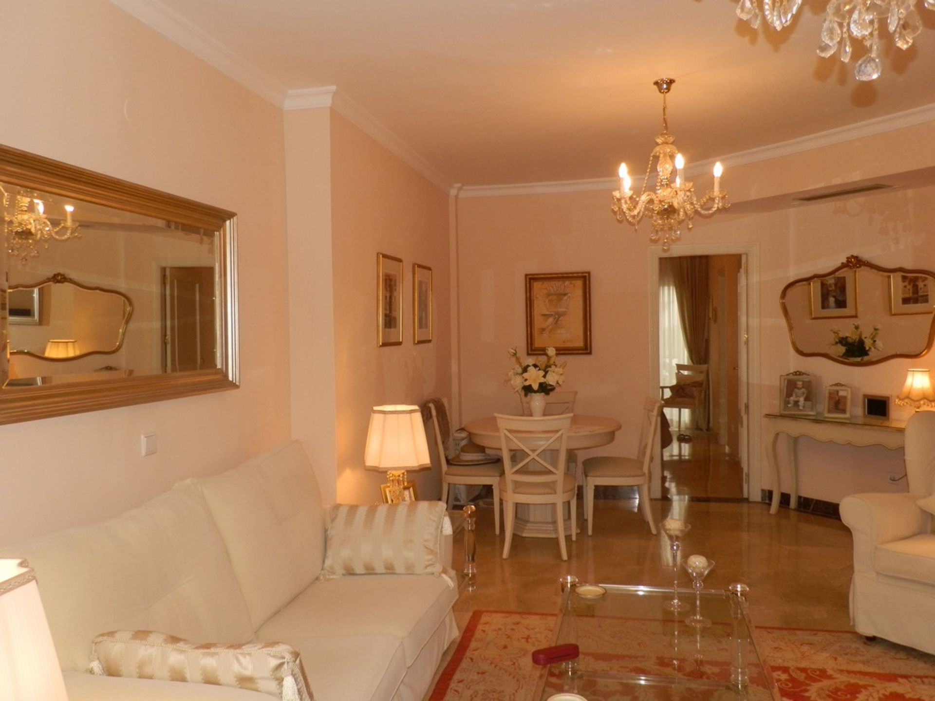 Condominium in Estepona, Andalusia 11498427