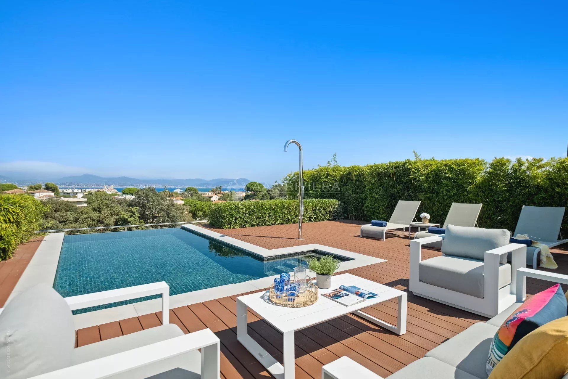 Osakehuoneisto sisään Antibes, Provence-Alpes-Cote d'Azur 11502461