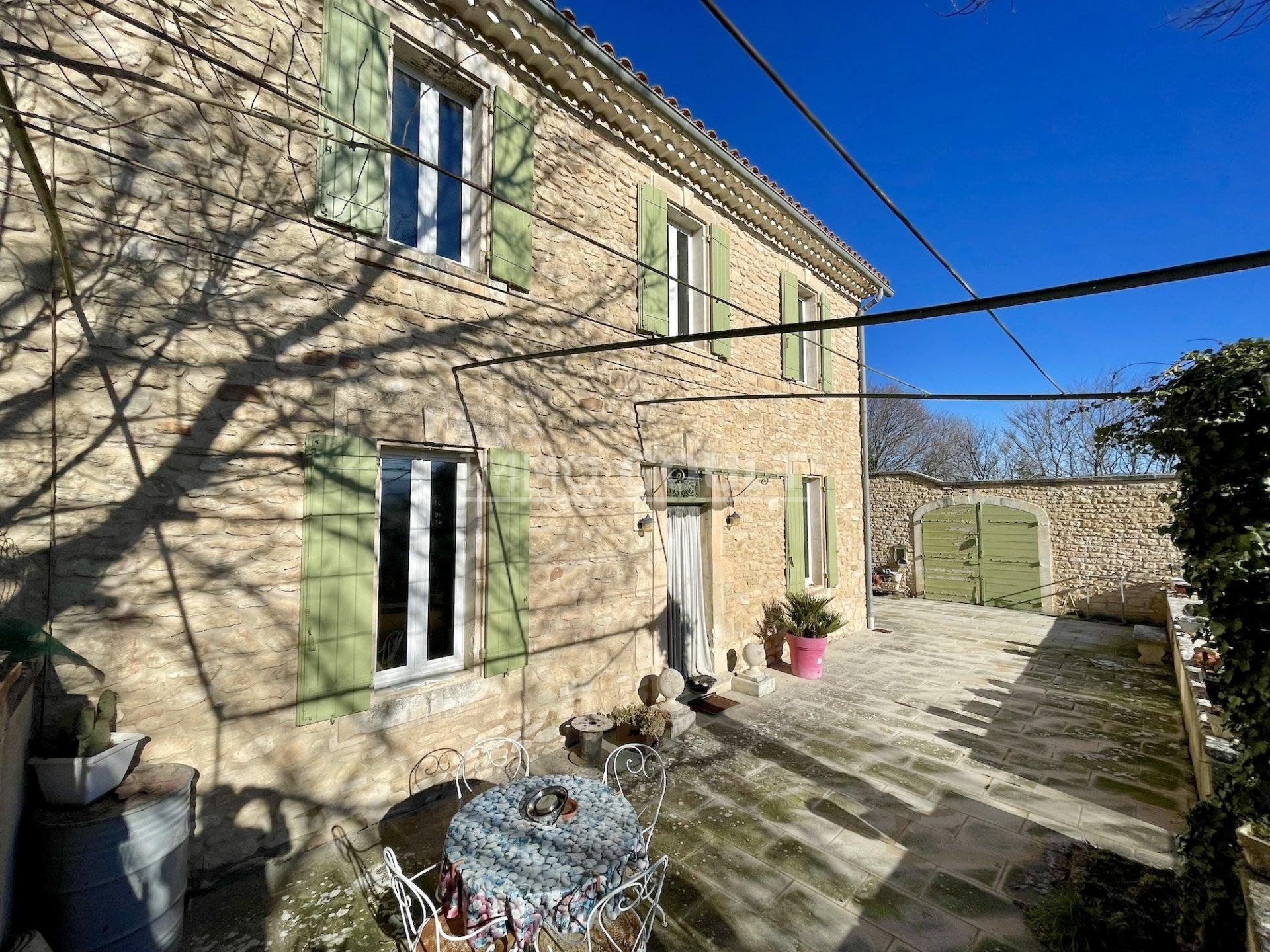 Hus i Saint-Pantaleon, Provence-Alpes-Cote d'Azur 11502676