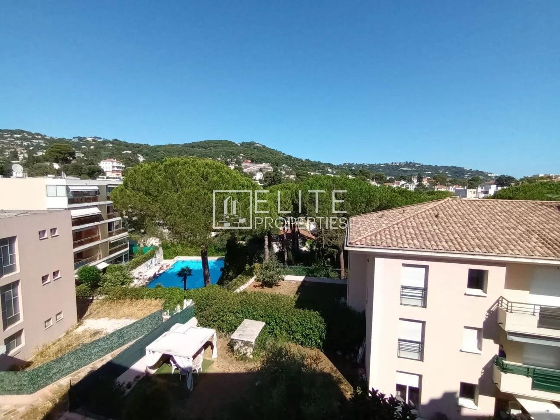 Condominium in Le Cannet, Alpes-Maritimes 11505138