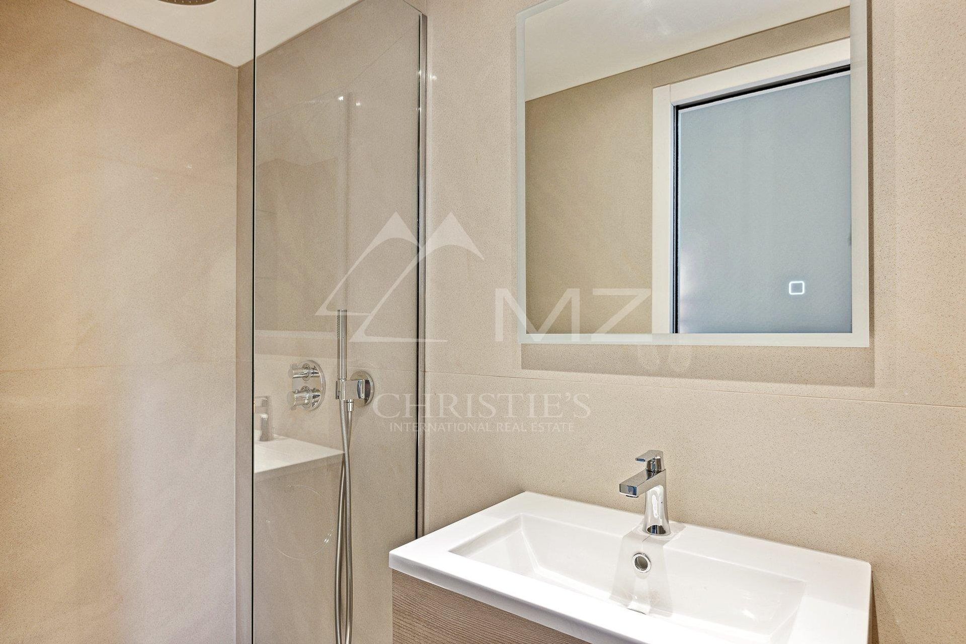 Condominium in Cannes, Alpes-Maritimes 11505144