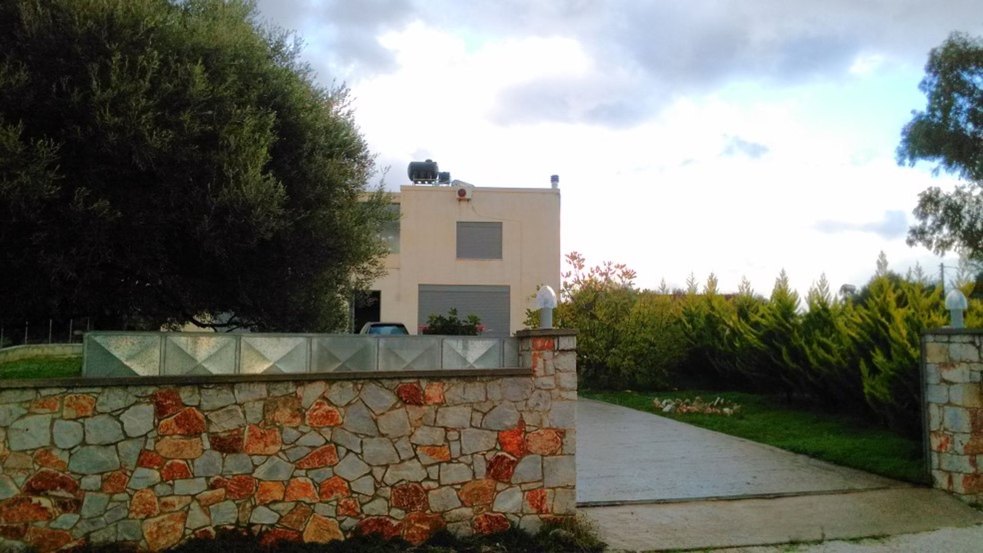 casa no Lakkoi, Criti 11508797