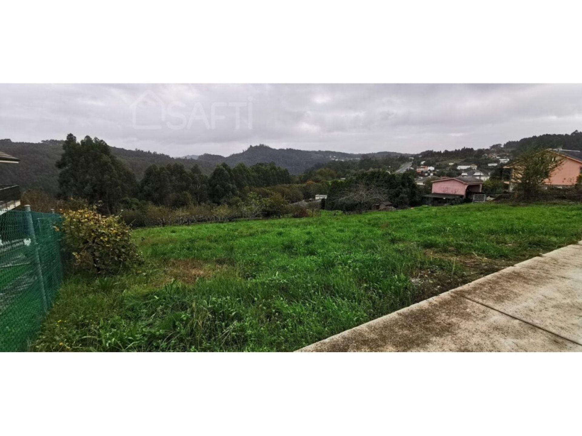 商业的 在 Coirós, Galicia 11514464