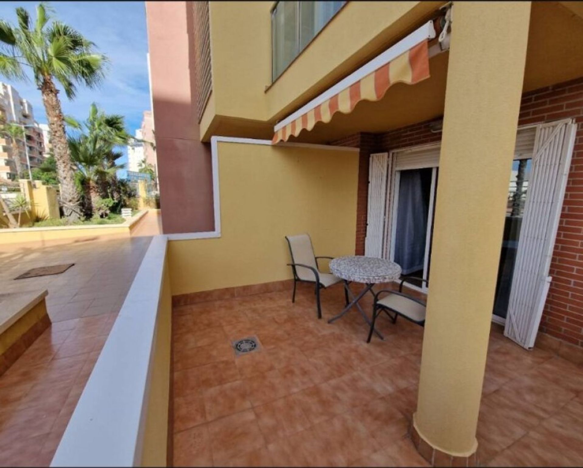 Condominium in Guardamar del Segura, Comunidad Valenciana 11515349