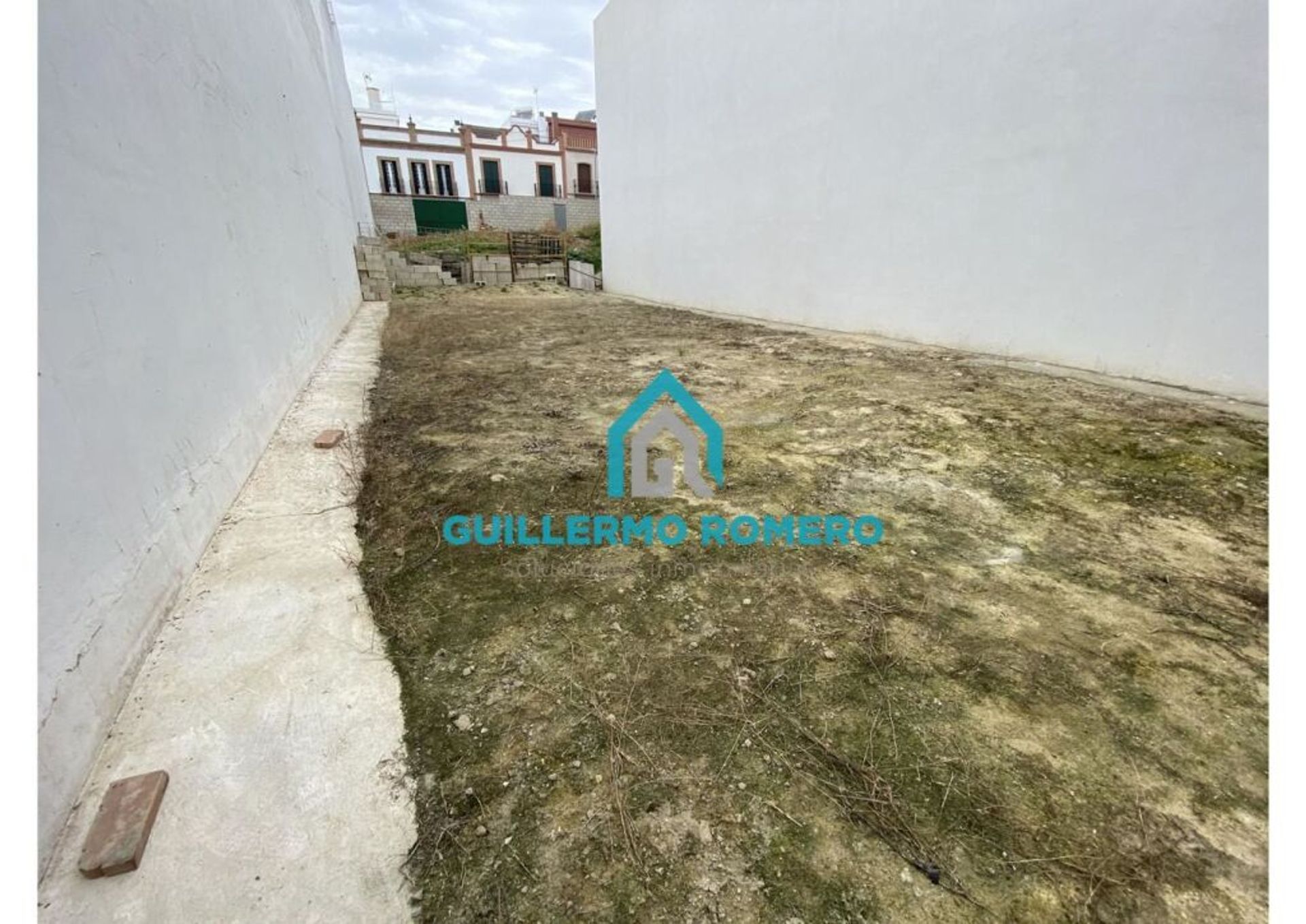 Commercial dans Coria del Río, Andalucía 11517353