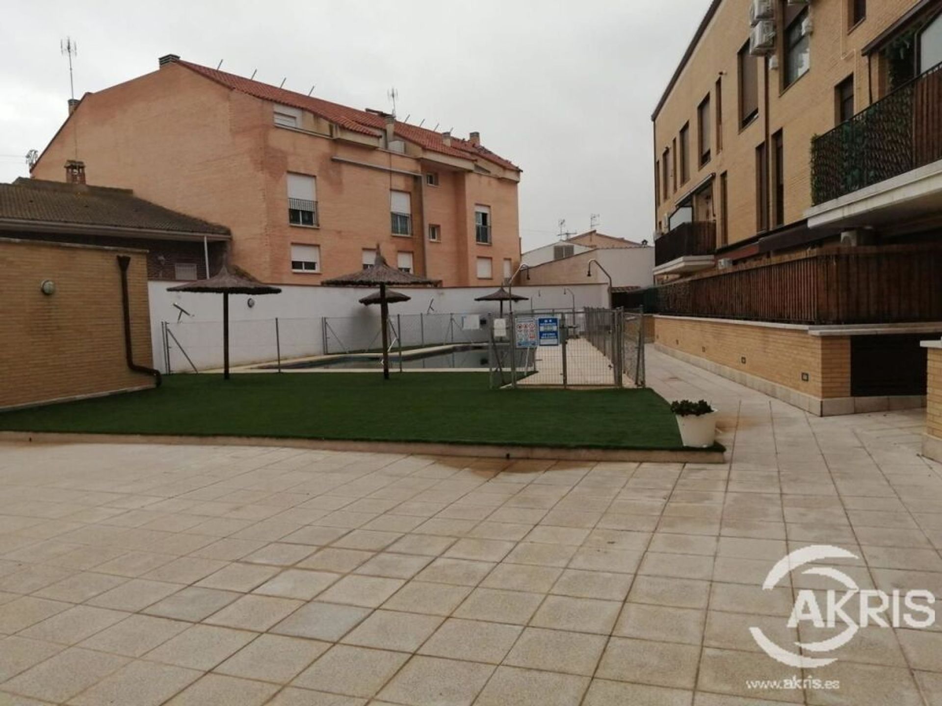 Condominium in Alameda de la Sagra, Castilla-La Mancha 11519292